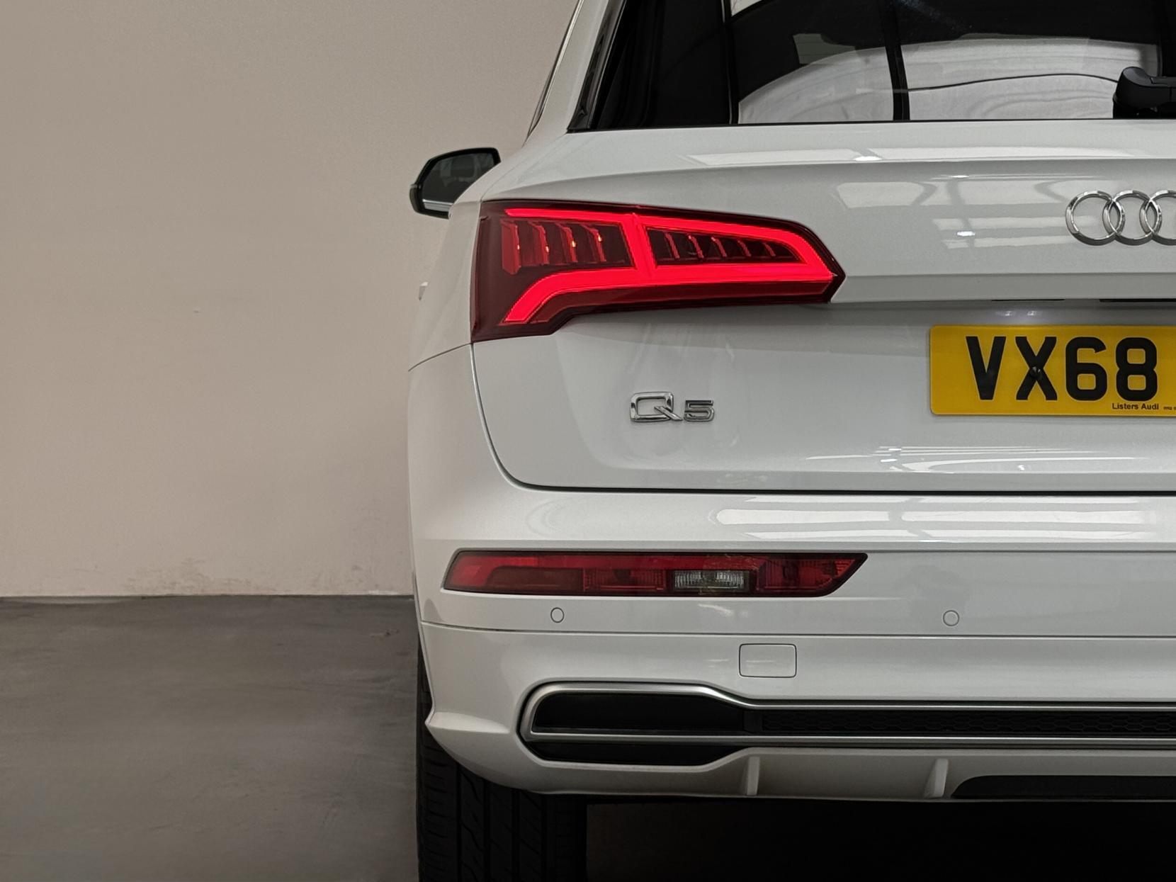 Audi Q5 view 14