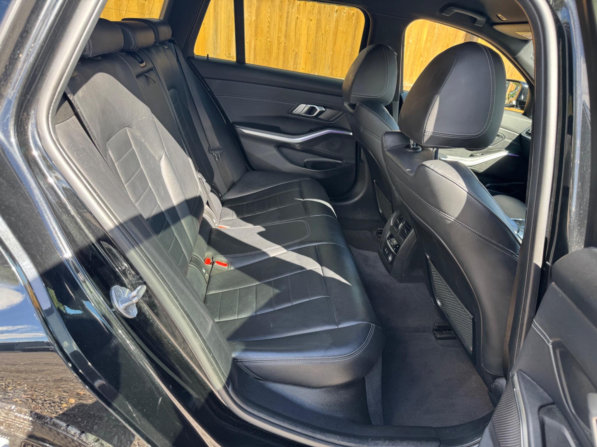 BMW 3 Series view 24