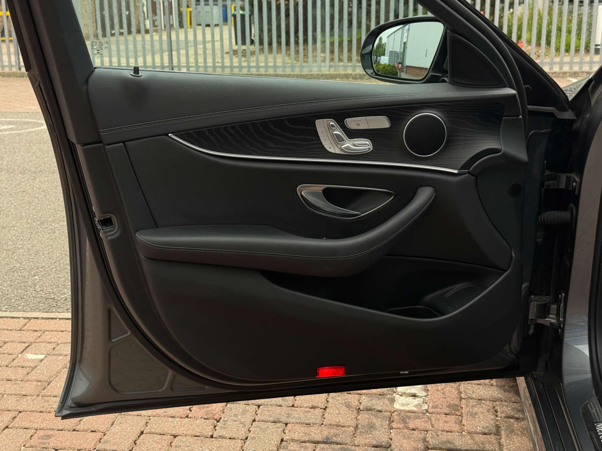 Mercedes-Benz E Class view 38