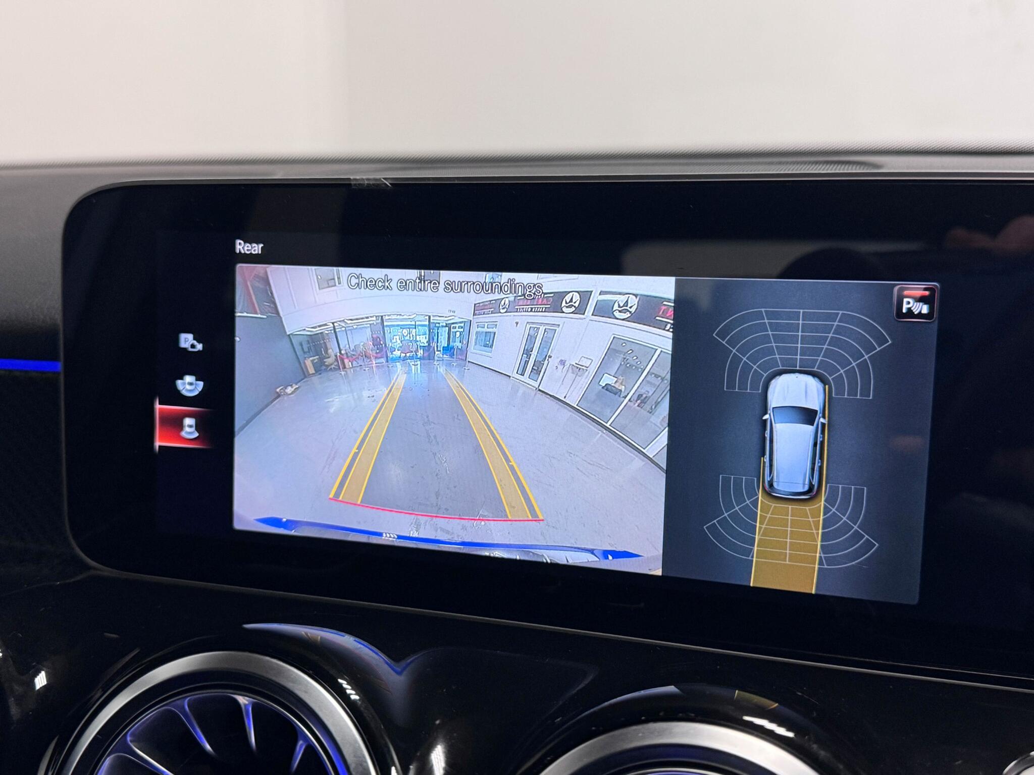 Mercedes-Benz GLB view 11