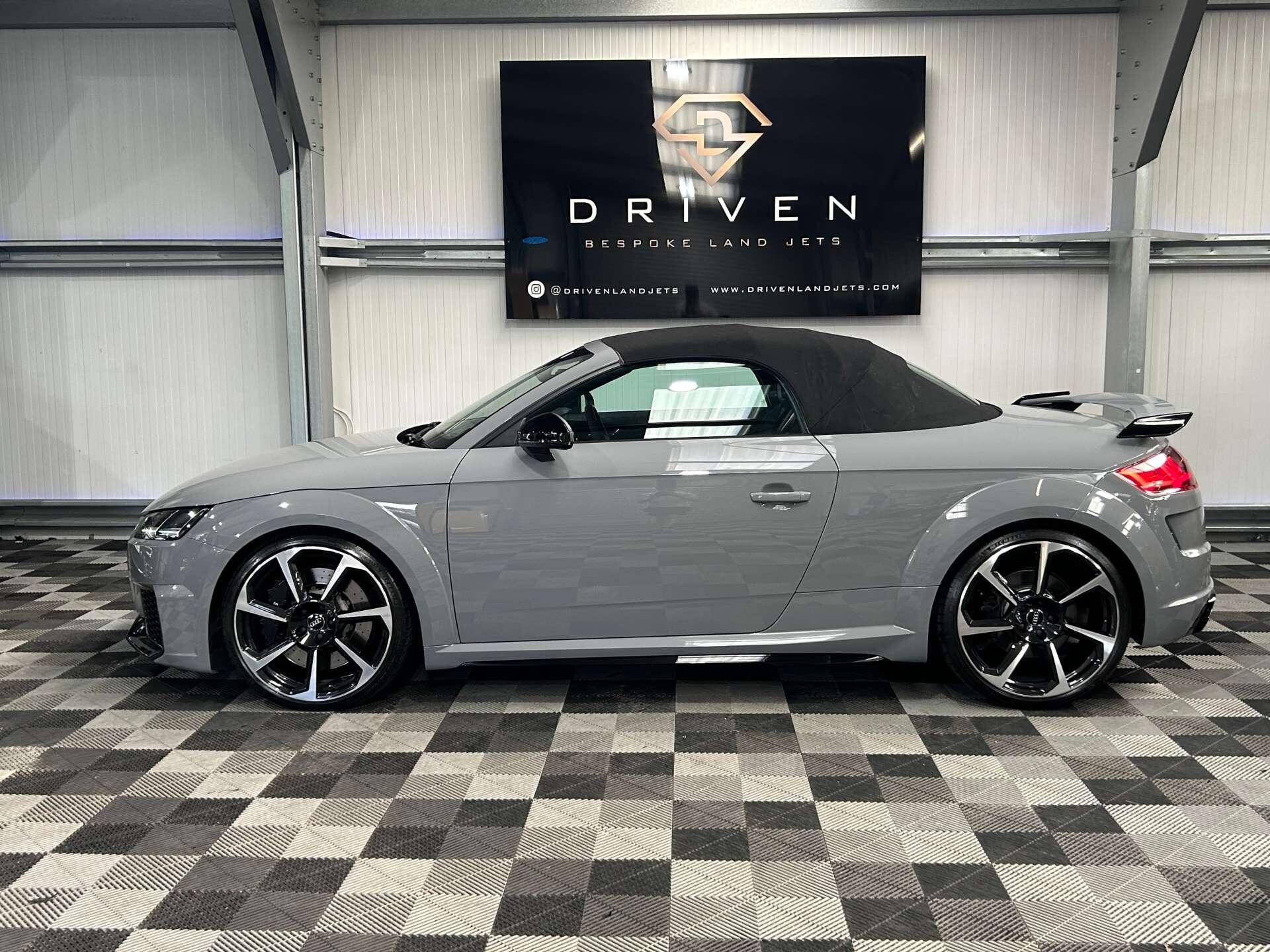 Audi TT RS view 18