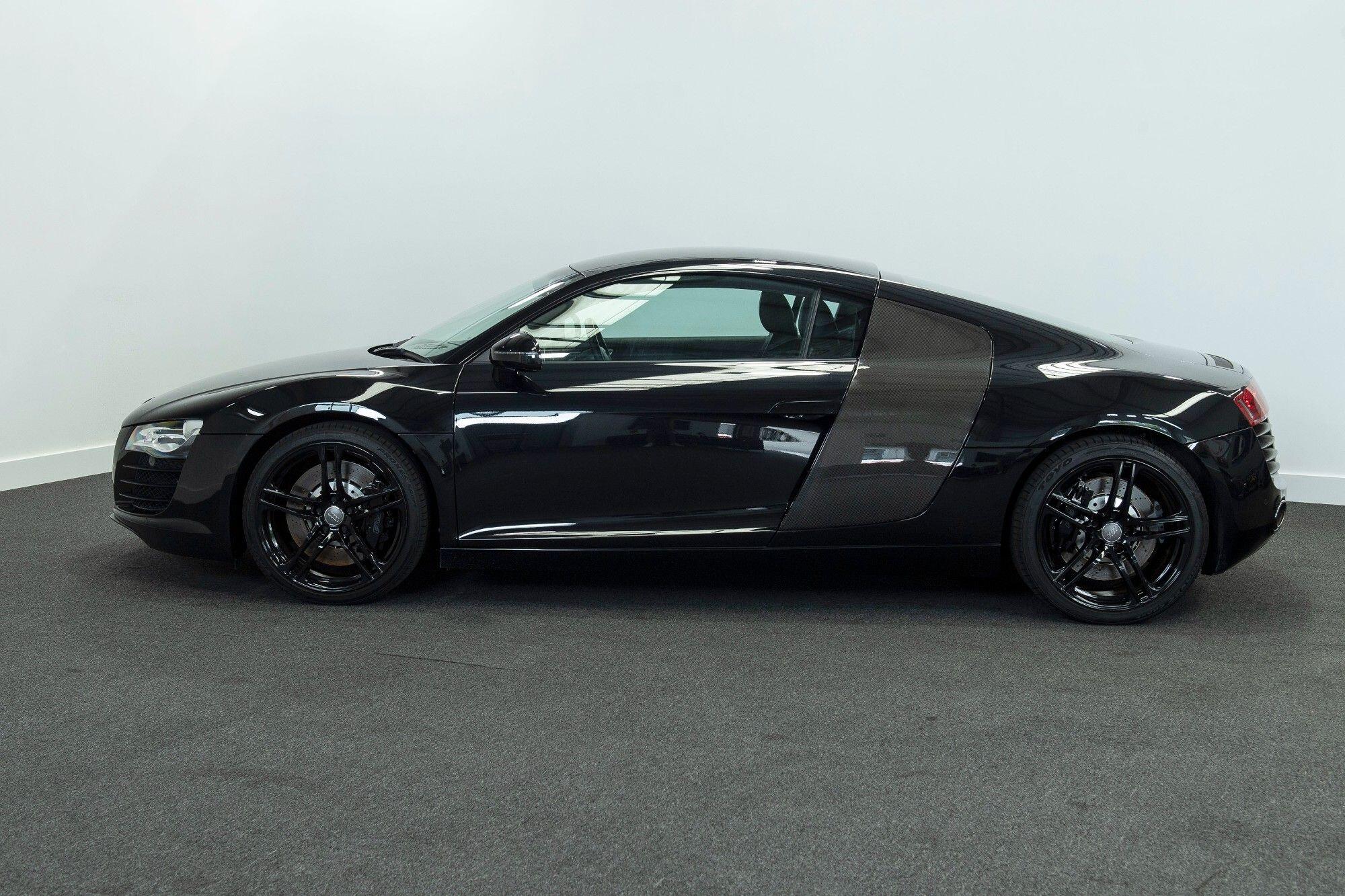 Audi R8 view 4