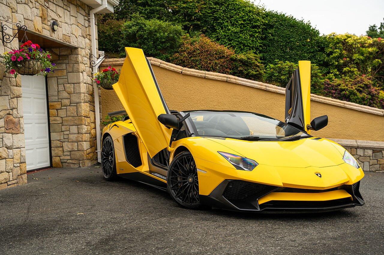 Lamborghini Aventador view 41