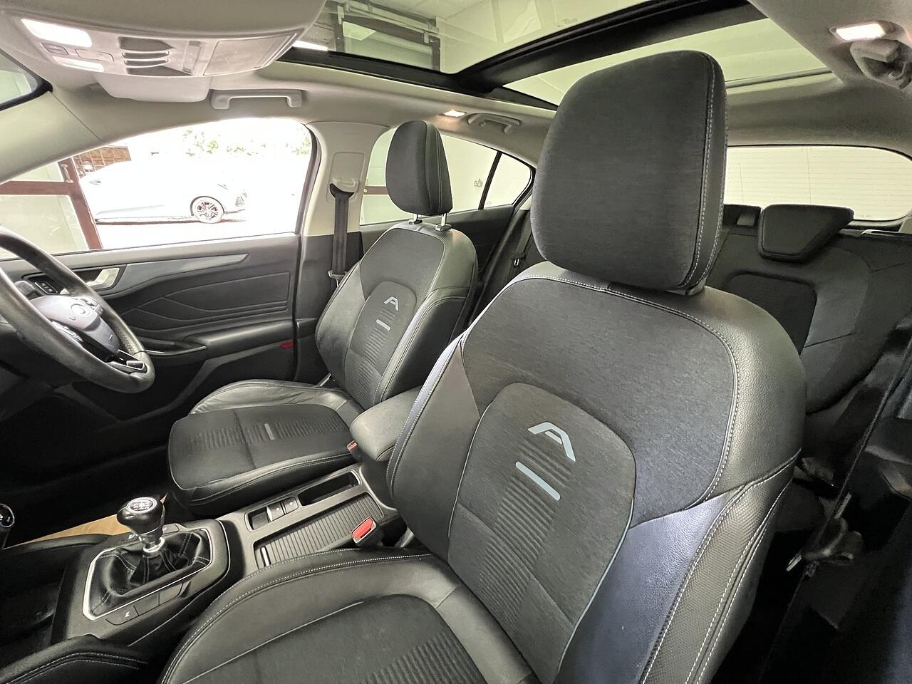 Ford Focus view 18