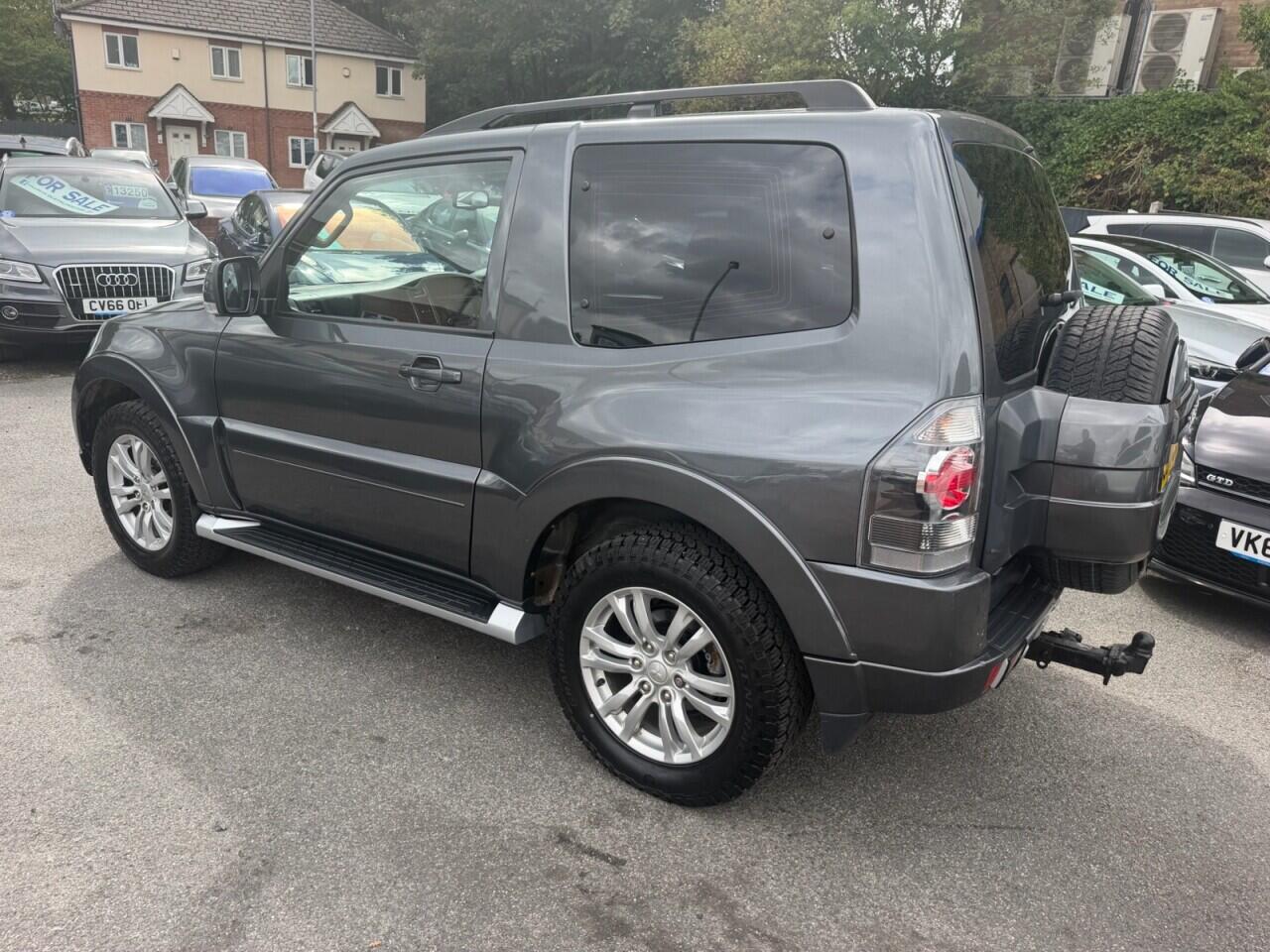 Mitsubishi Shogun view 7