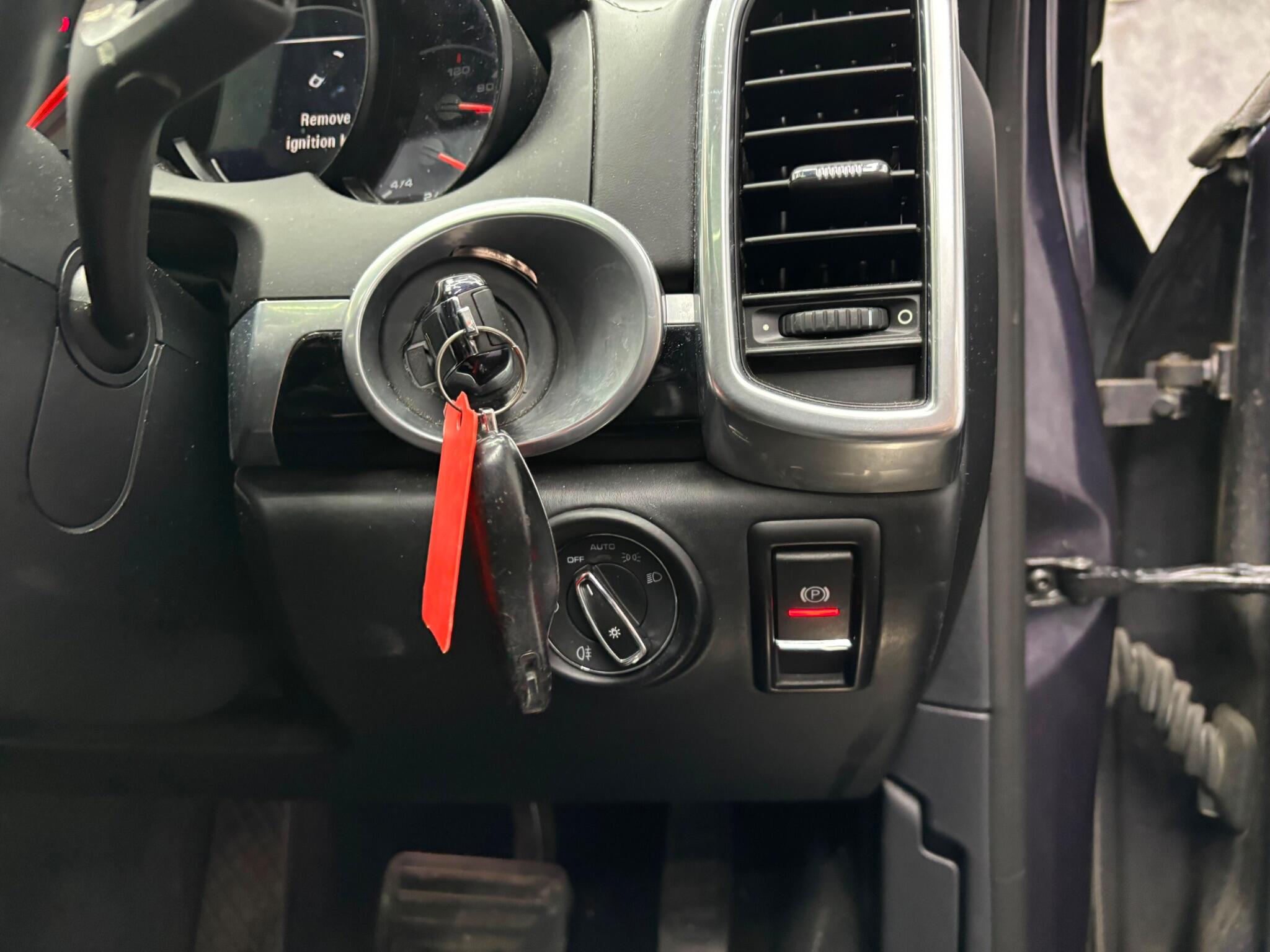 Porsche Cayenne view 38