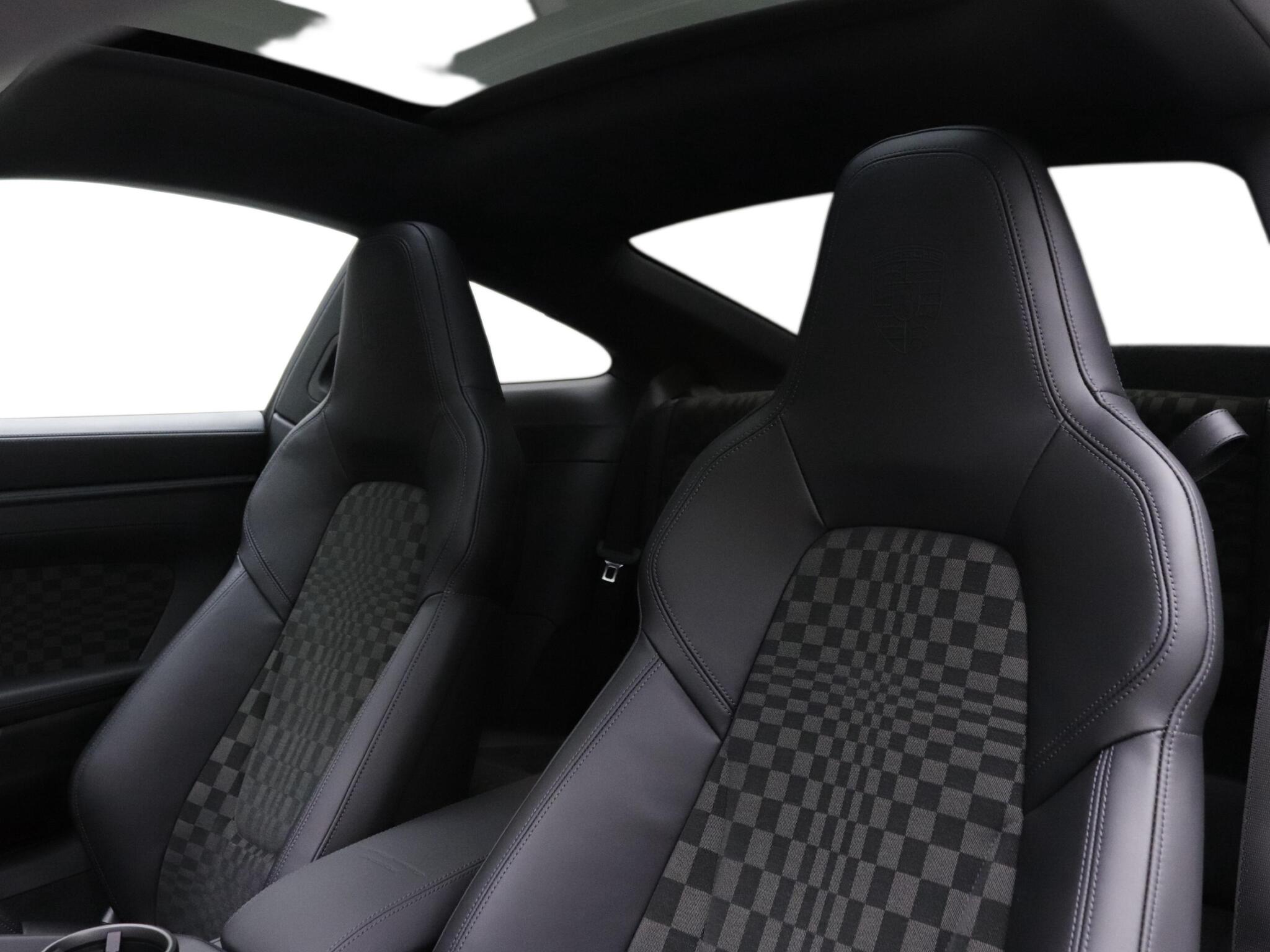 Porsche 911 view 14