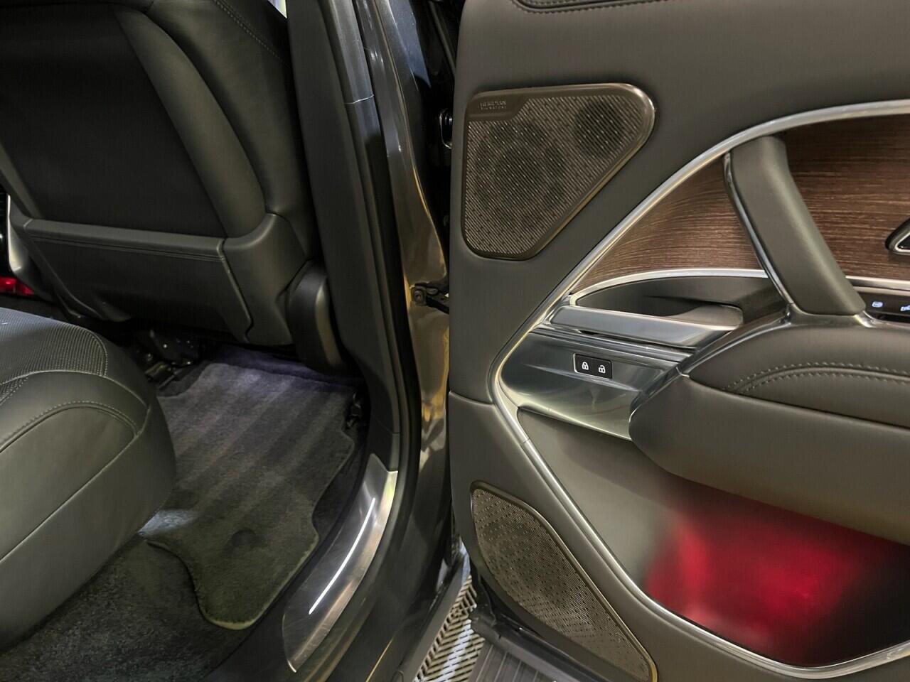 Land Rover Range Rover view 18