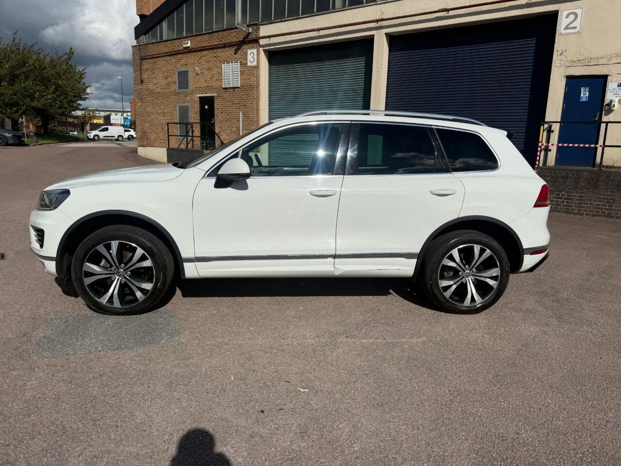 Volkswagen Touareg view 25