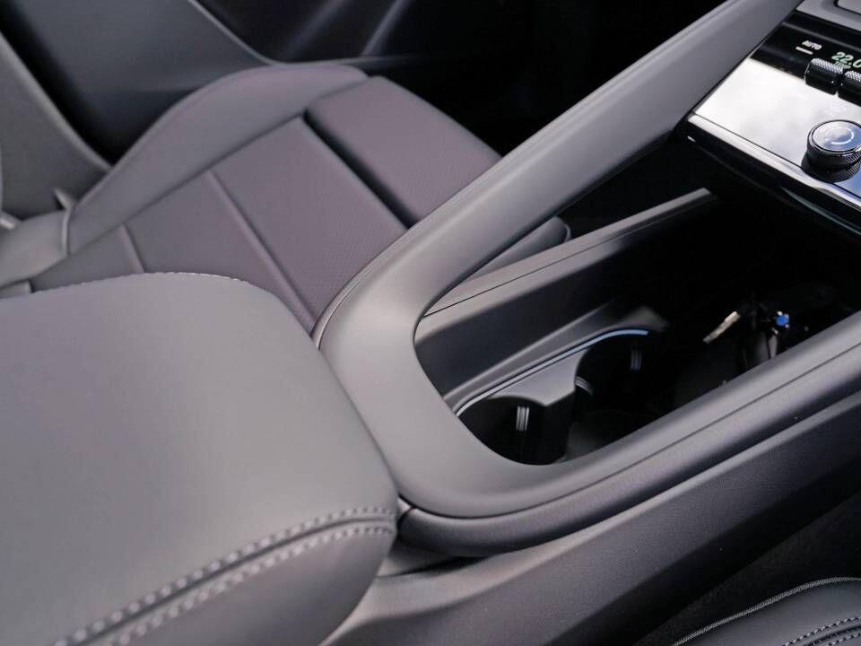 Porsche Macan view 13