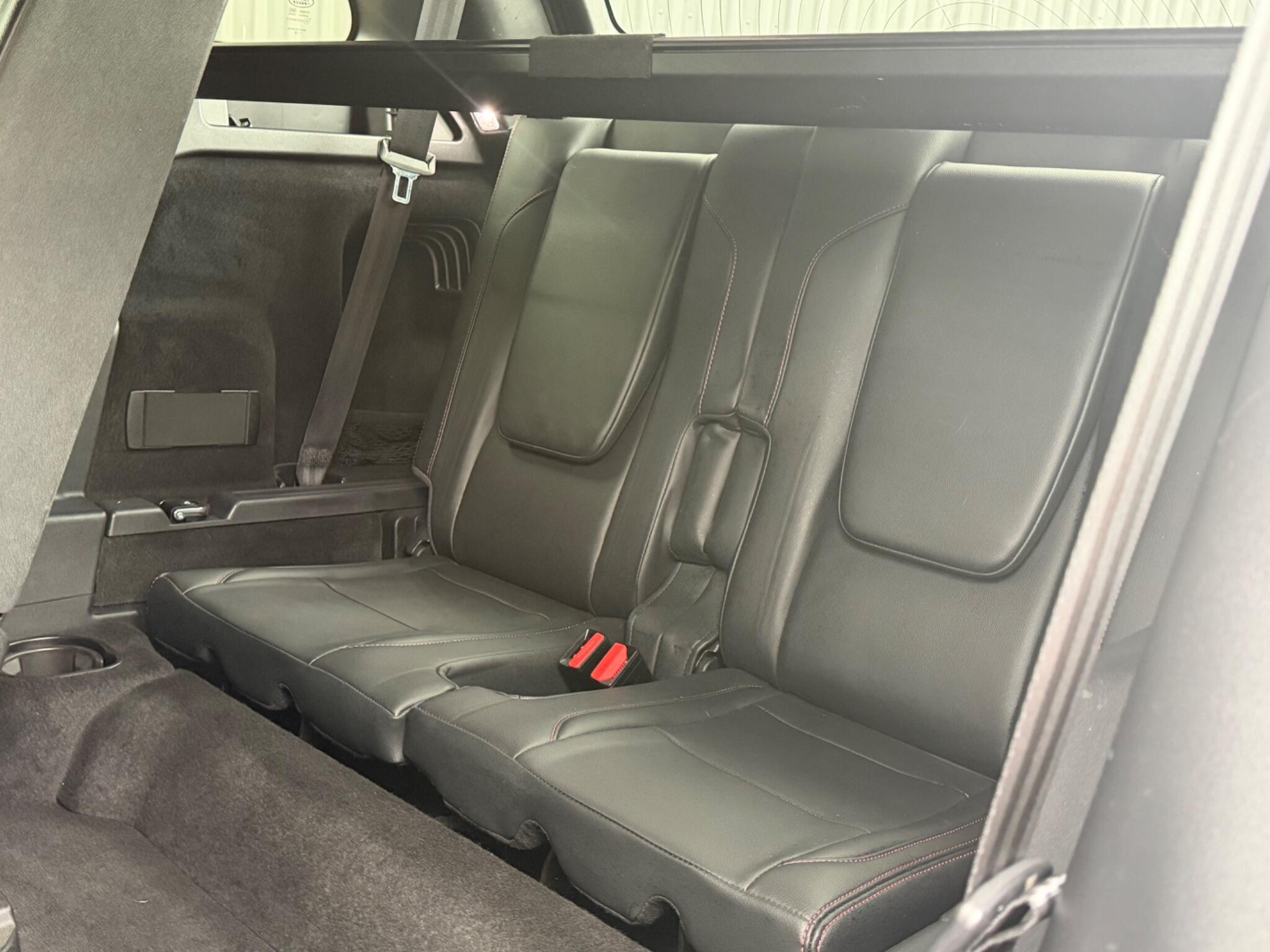 Land Rover Discovery Sport view 15