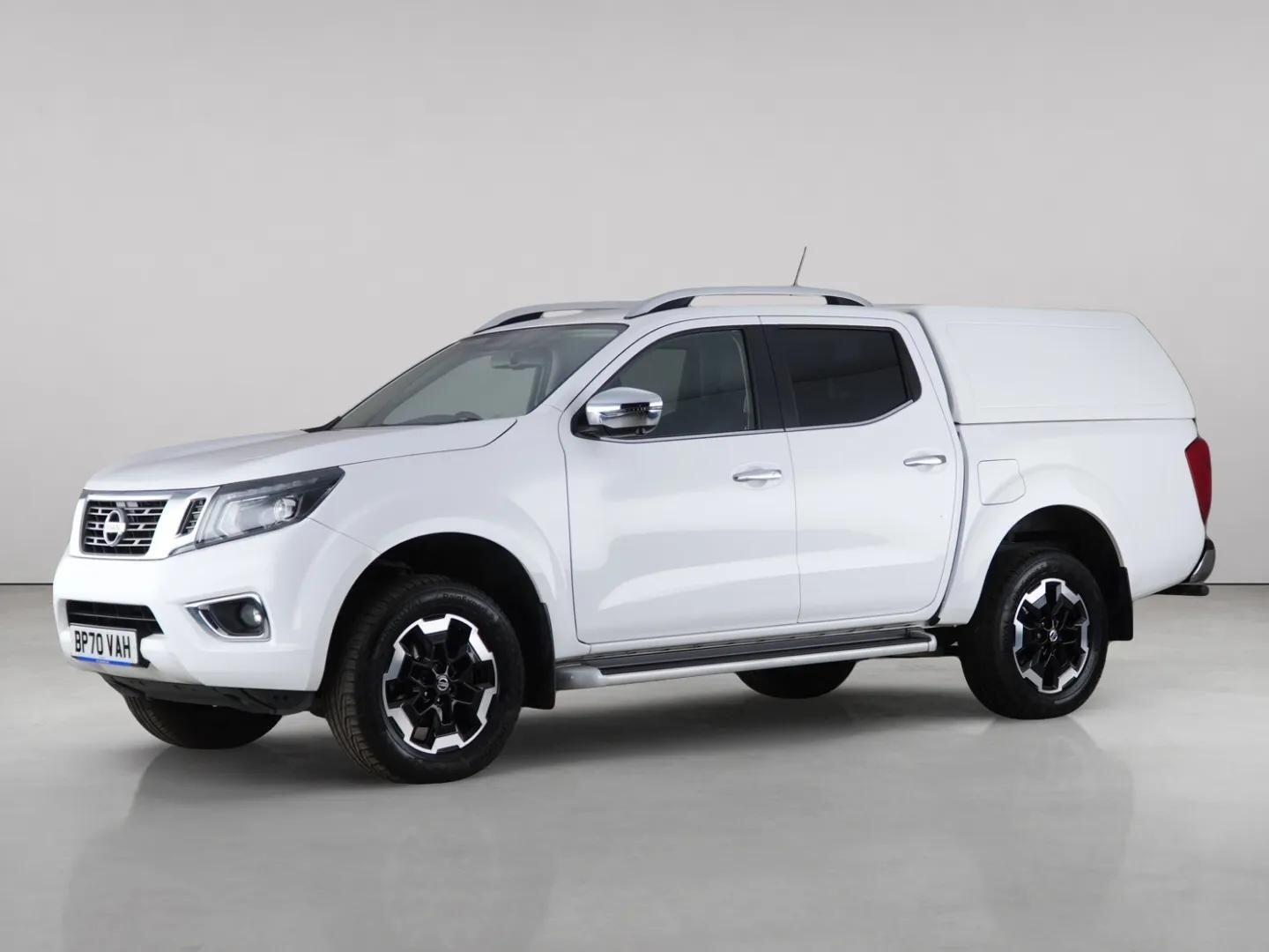 Nissan Navara view 2