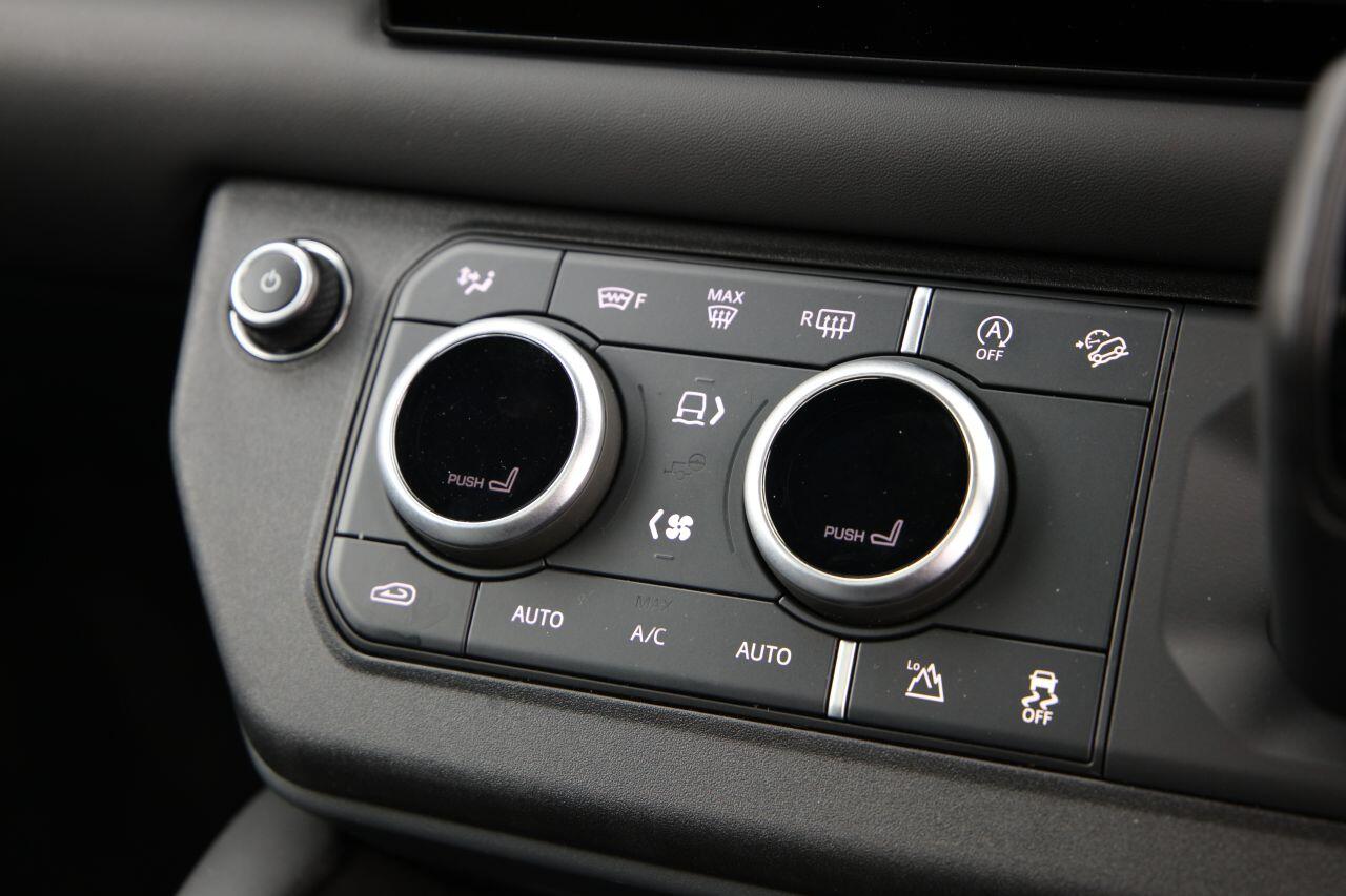 Land Rover Defender view 36