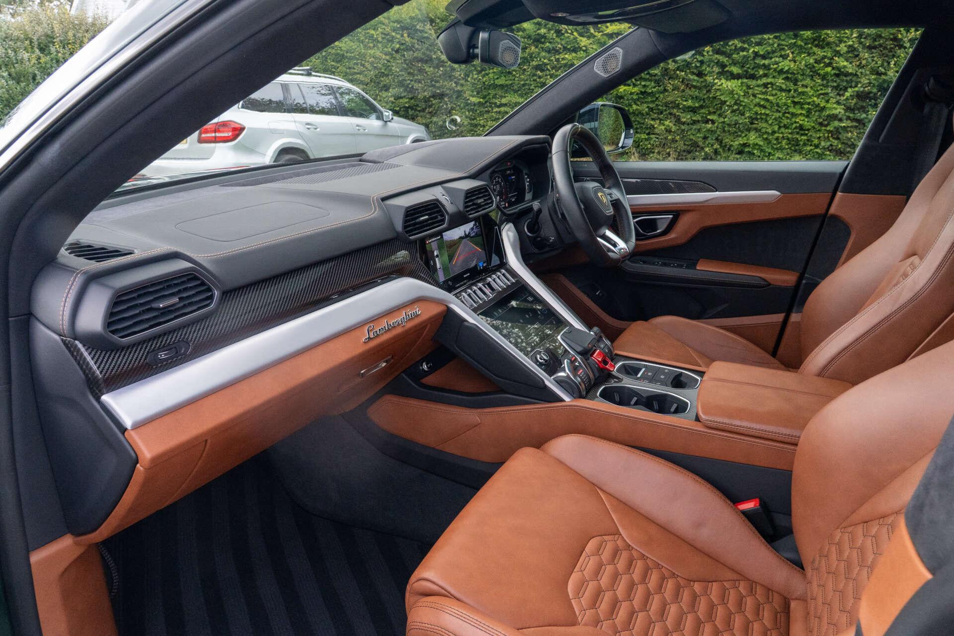 Lamborghini Urus view 9