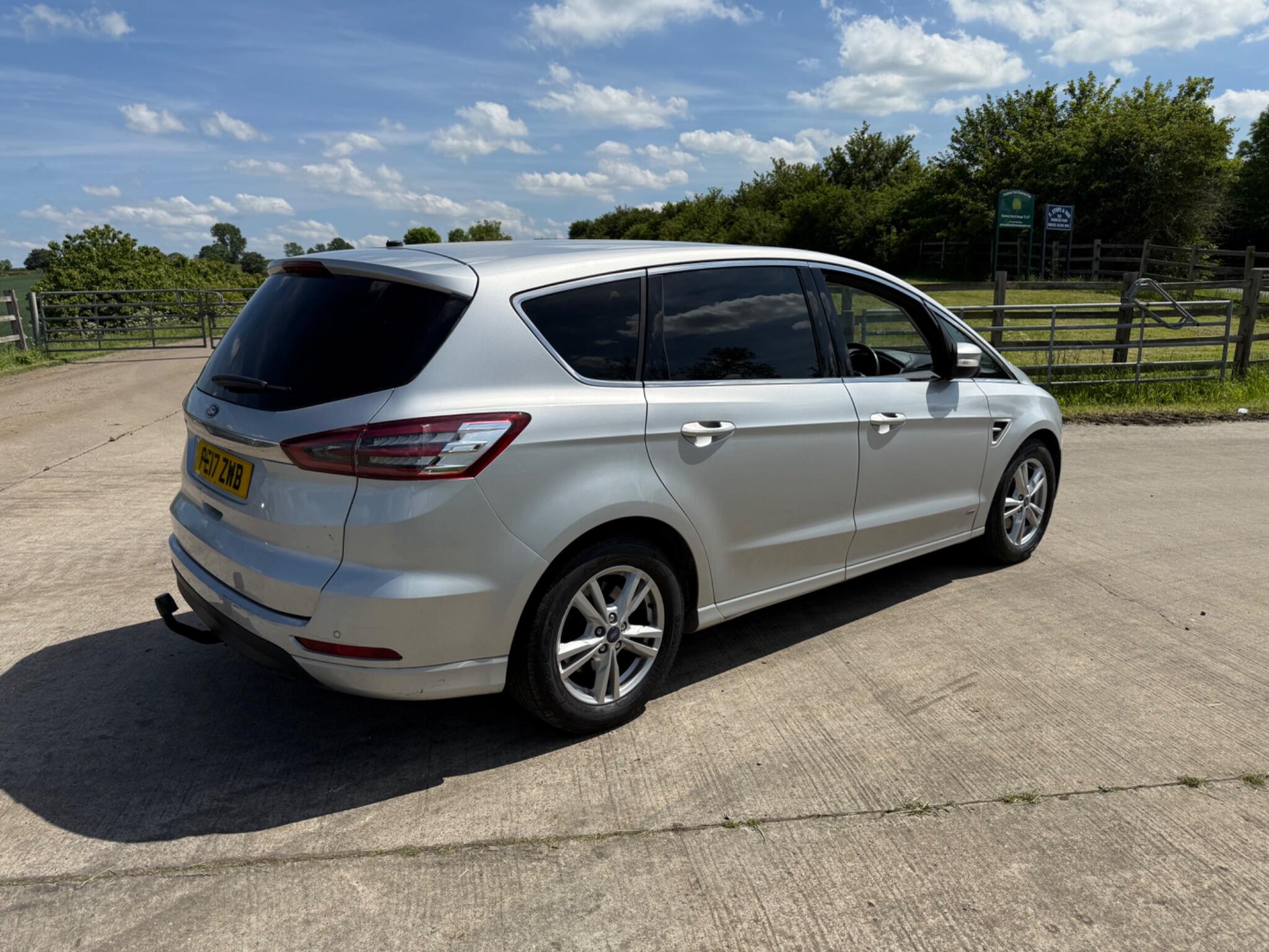 Ford S-Max 2.0 TDCi Titanium Euro 6 (s/s) 5dr — photo 27 of 102