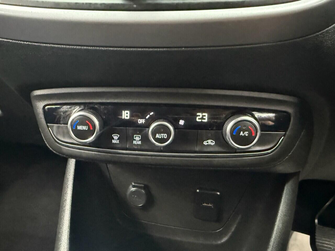 Vauxhall Crossland X view 16