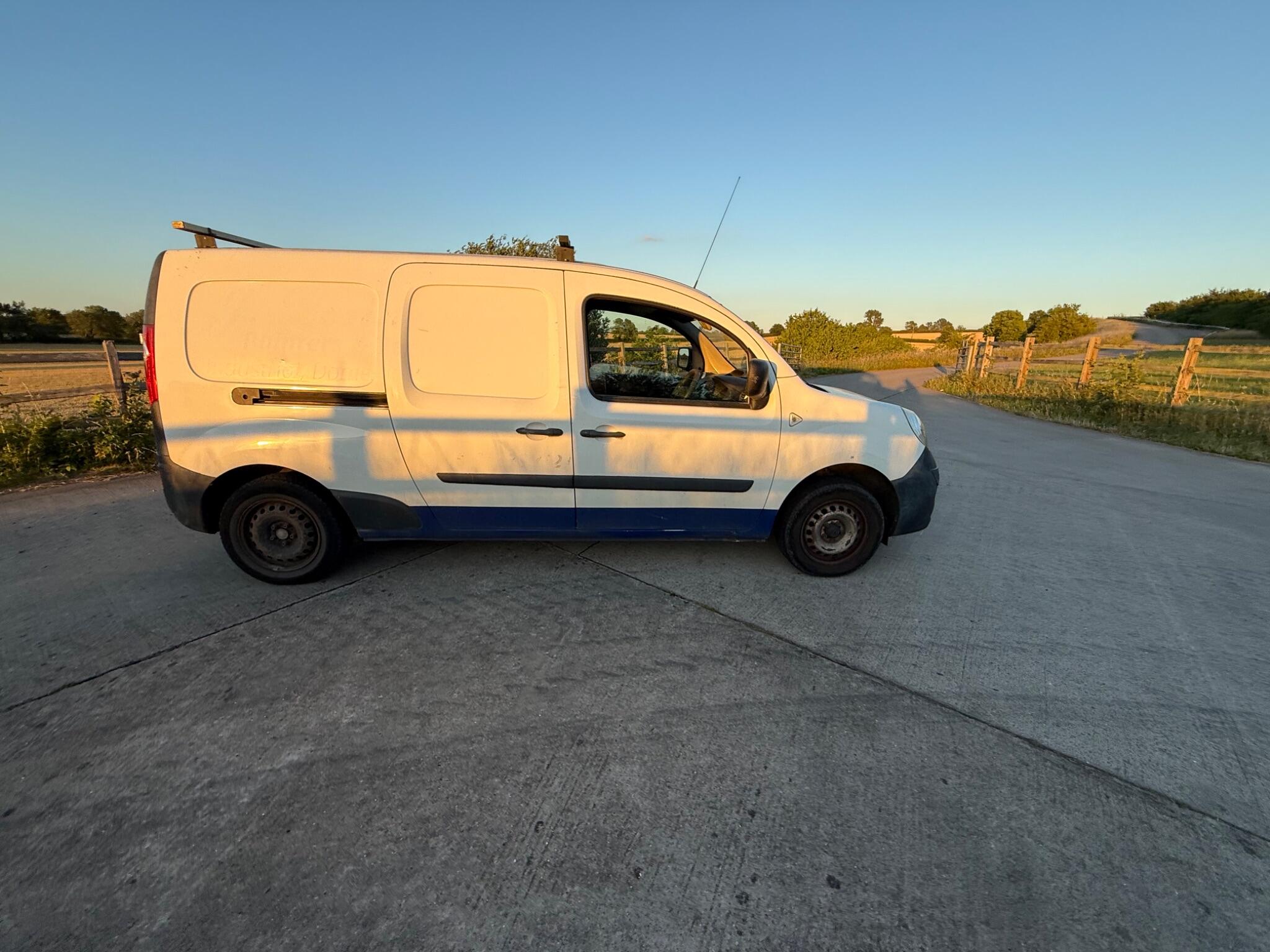 Renault Kangoo Maxi 1.5 LL21 dCi FWD L3 H1 4dr — photo 20 of 68
