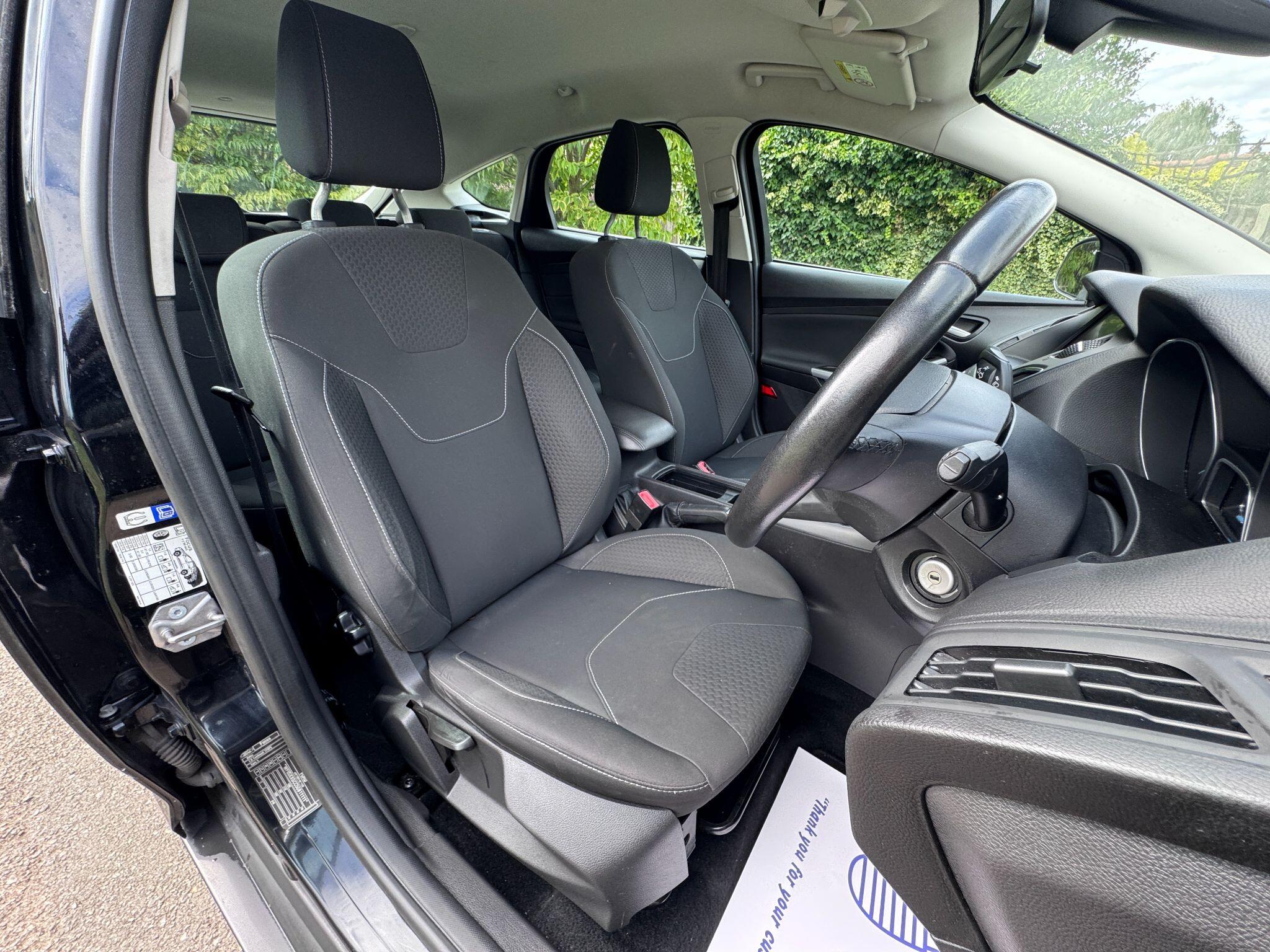 2016 Ford Focus image 18