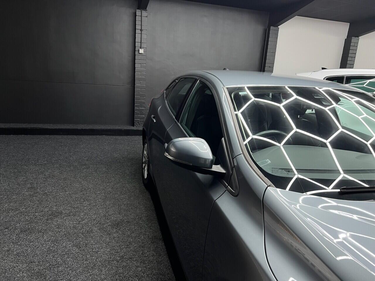 Volvo V40 view 17