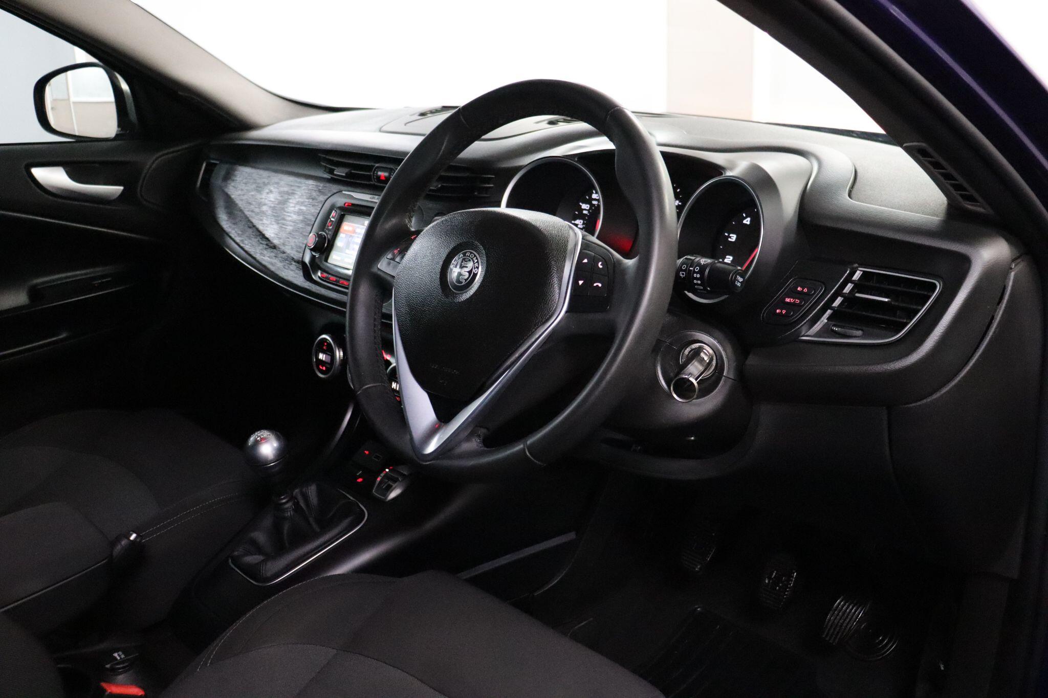 Alfa Romeo Giulietta view 4