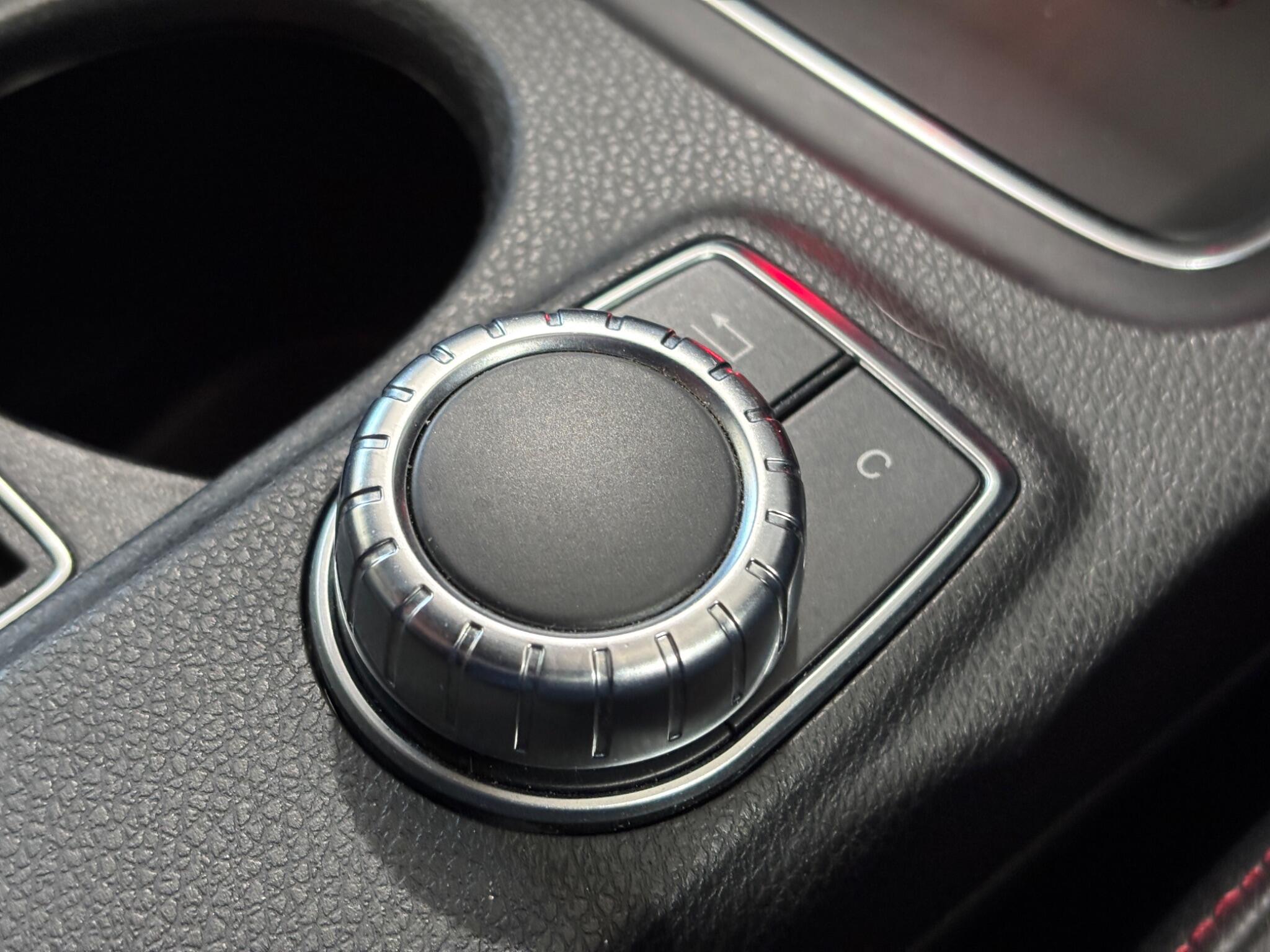 Mercedes-Benz Gla view 40