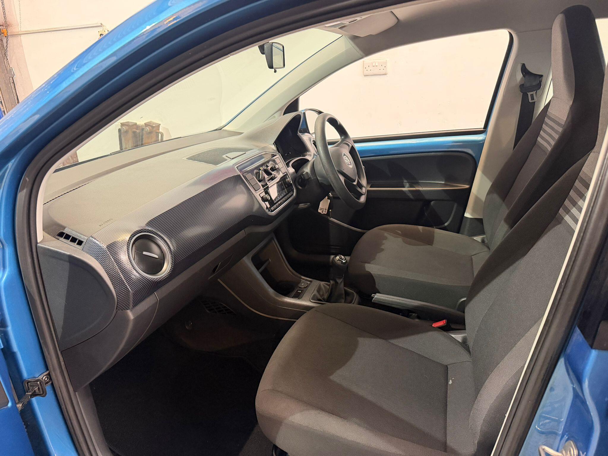 Volkswagen Up! view 20