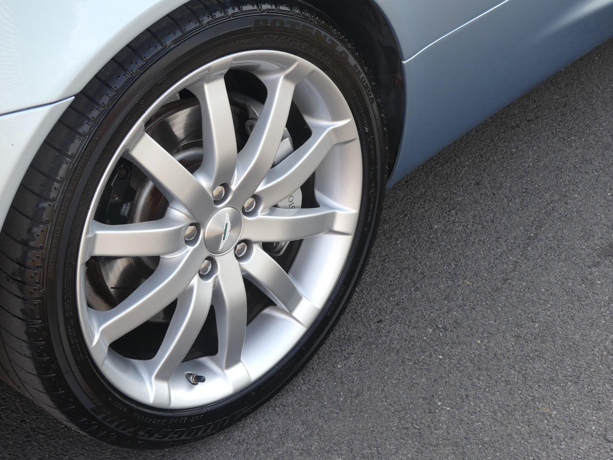 Aston Martin DB9 view 12