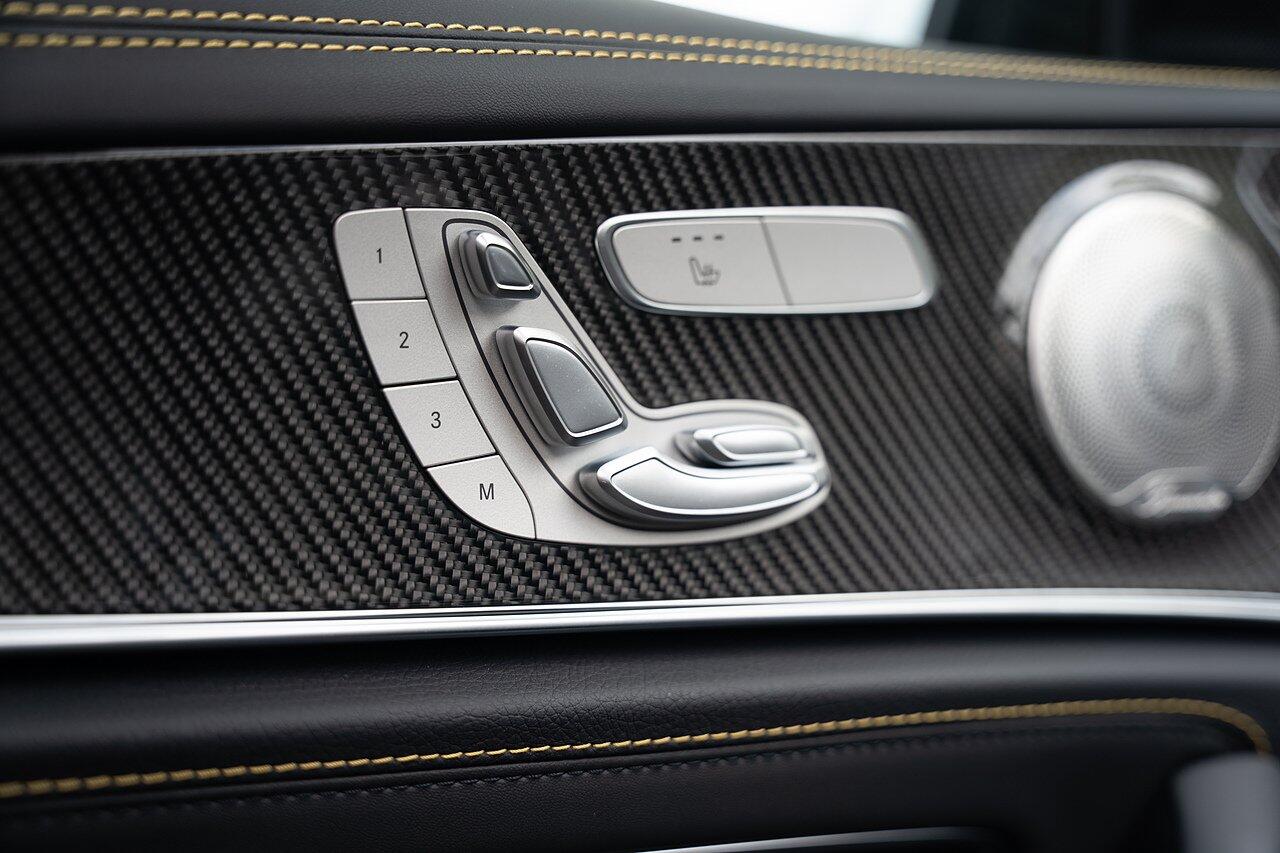 Mercedes-Benz E-Class view 49
