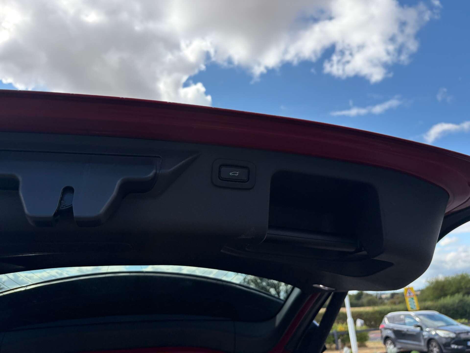 Land Rover Discovery Sport view 26