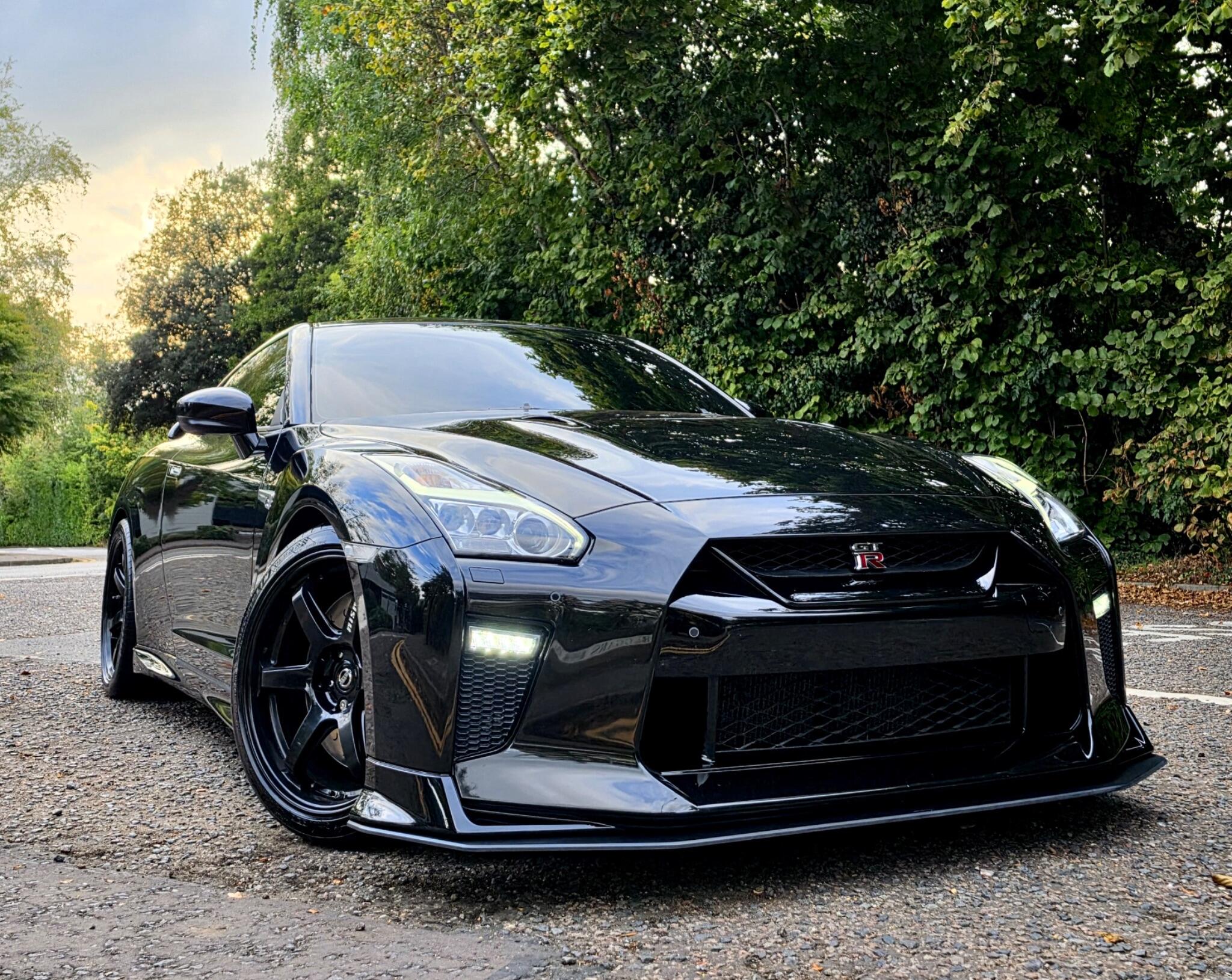 Nissan GT-R view 10