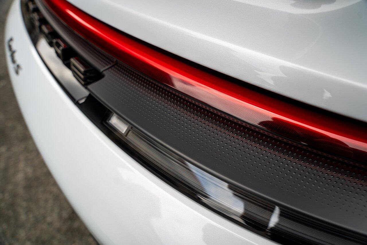 Porsche 911 view 109