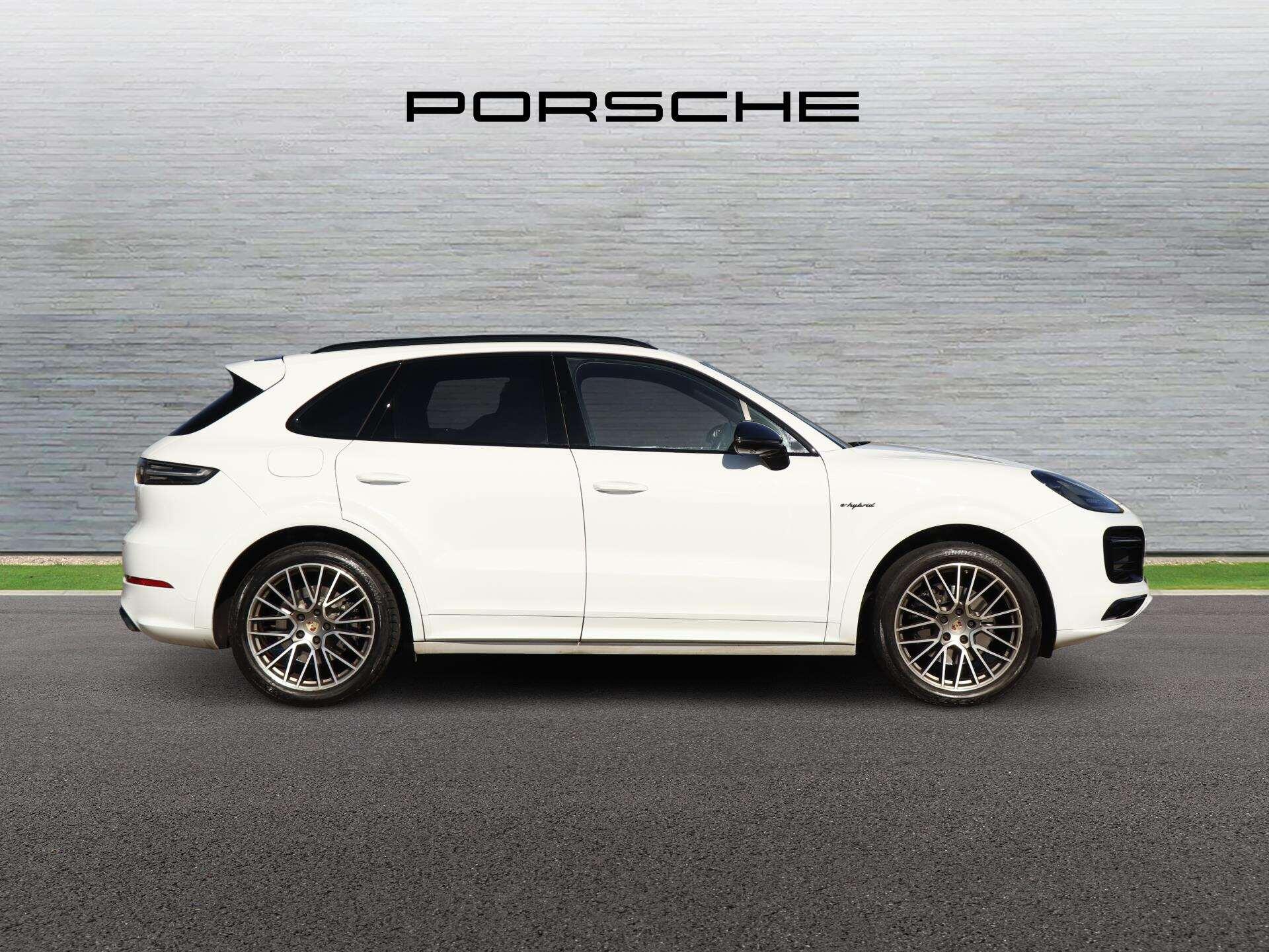 Porsche Cayenne view 3