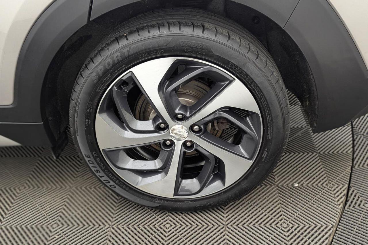 Hyundai Tucson view 50