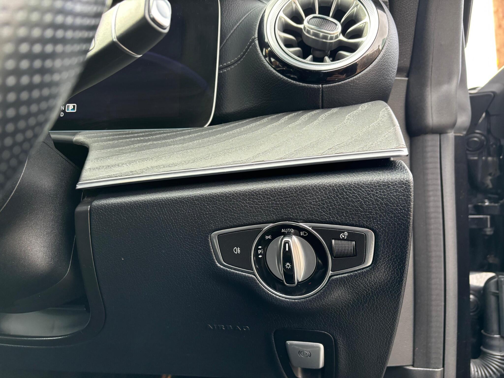 Mercedes-Benz E Class view 32