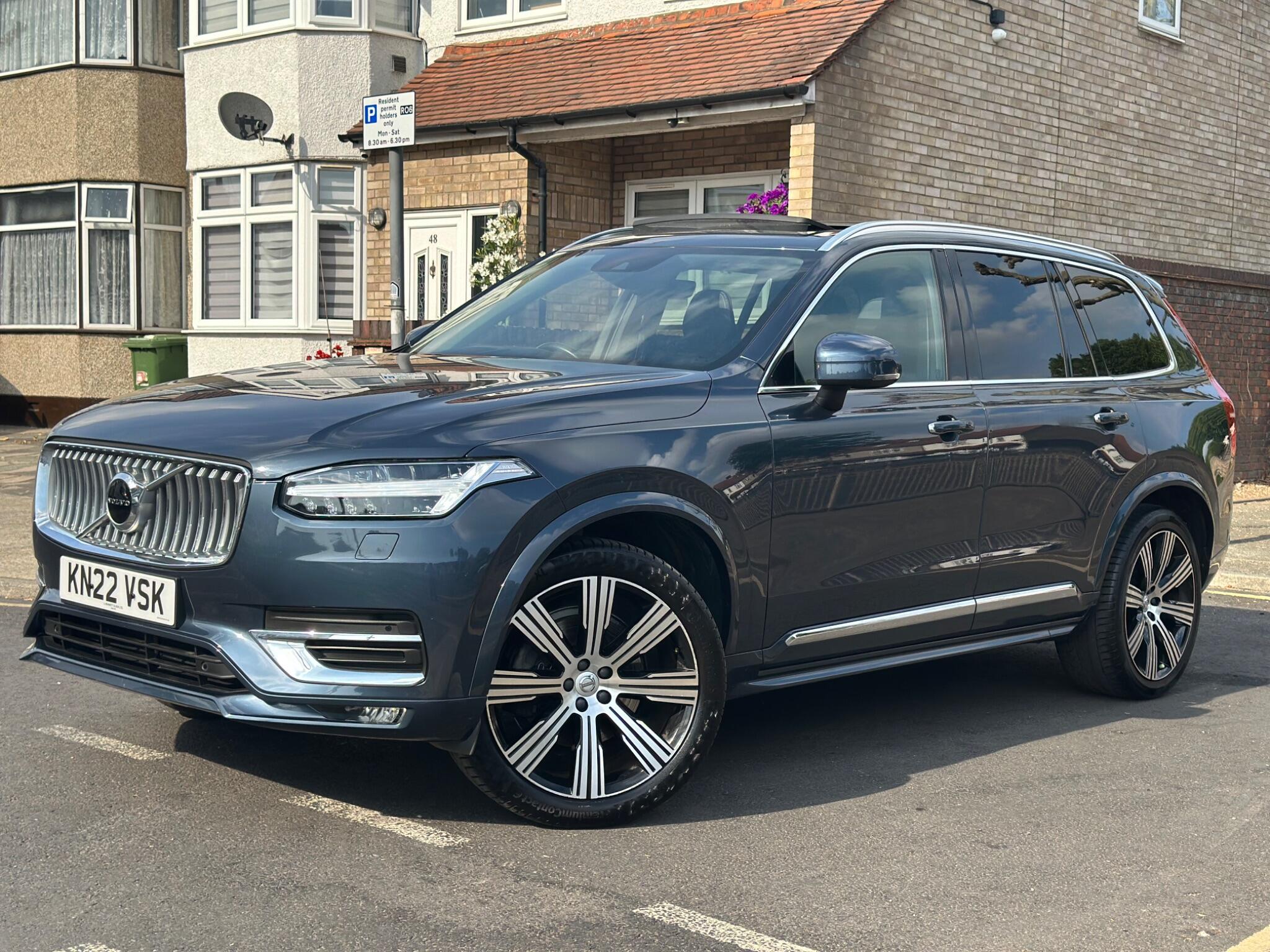 Volvo XC90 view 3