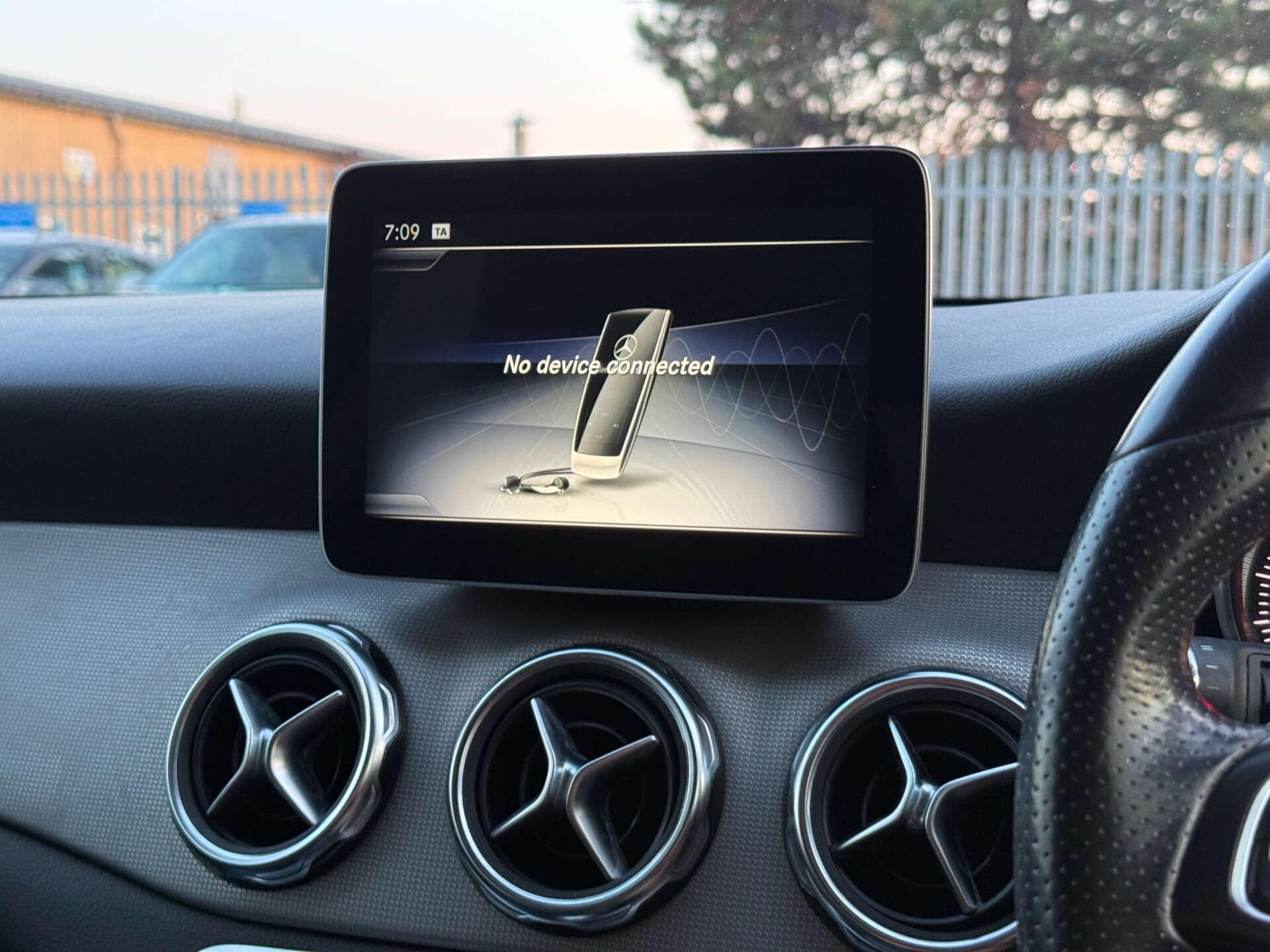 Mercedes-Benz Gla view 61