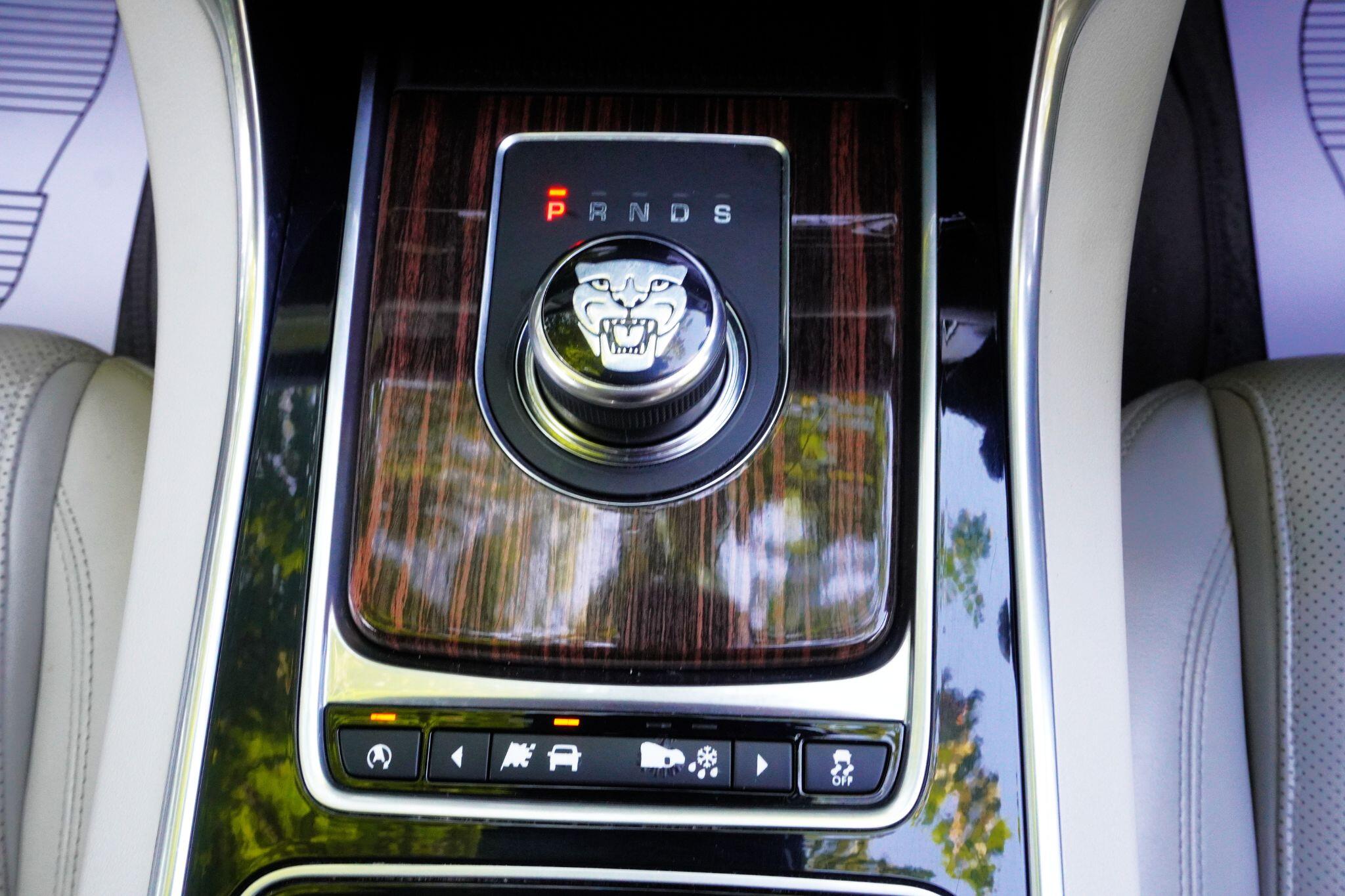 Jaguar XF view 34