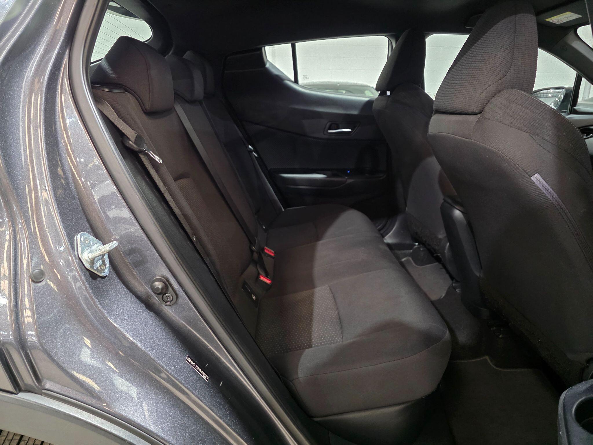 Toyota C-HR view 20