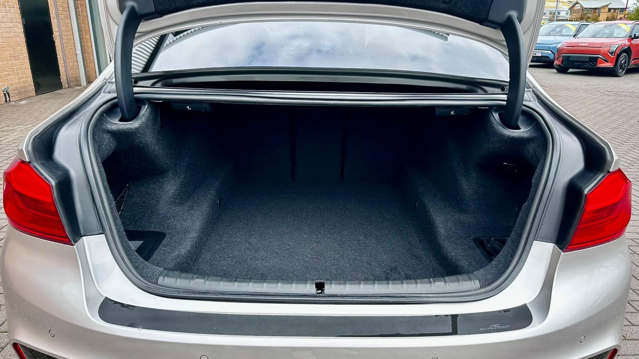BMW M5 view 32