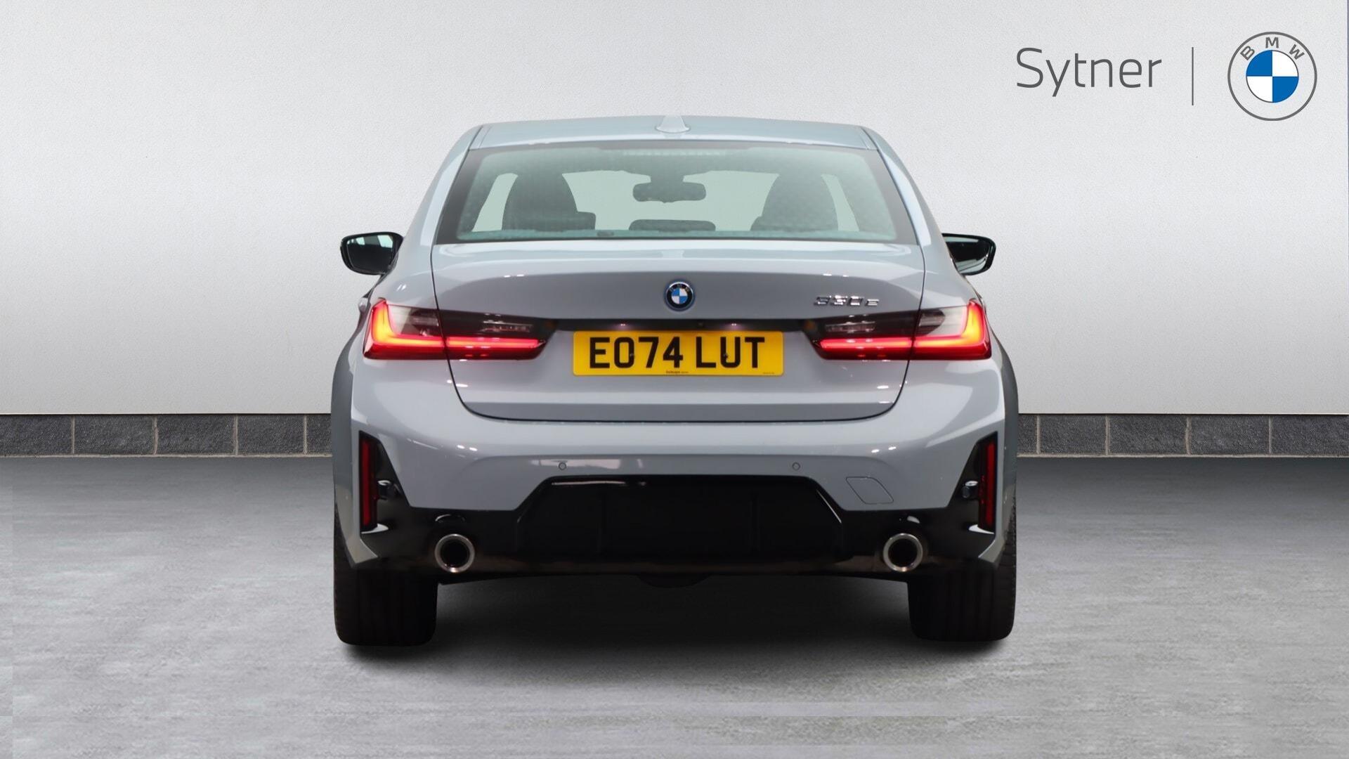 BMW 3 Series view 15