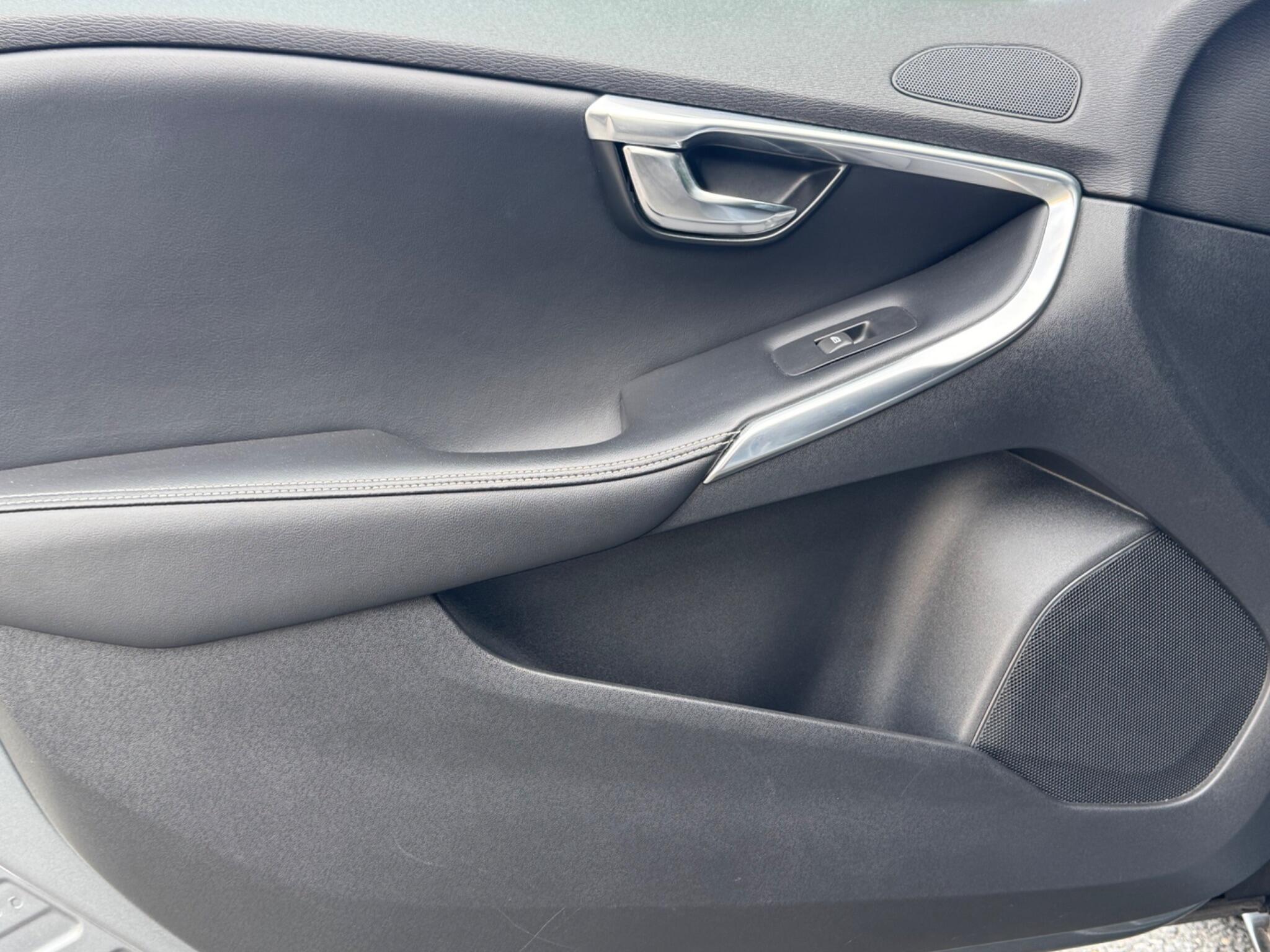 Volvo V40 view 27