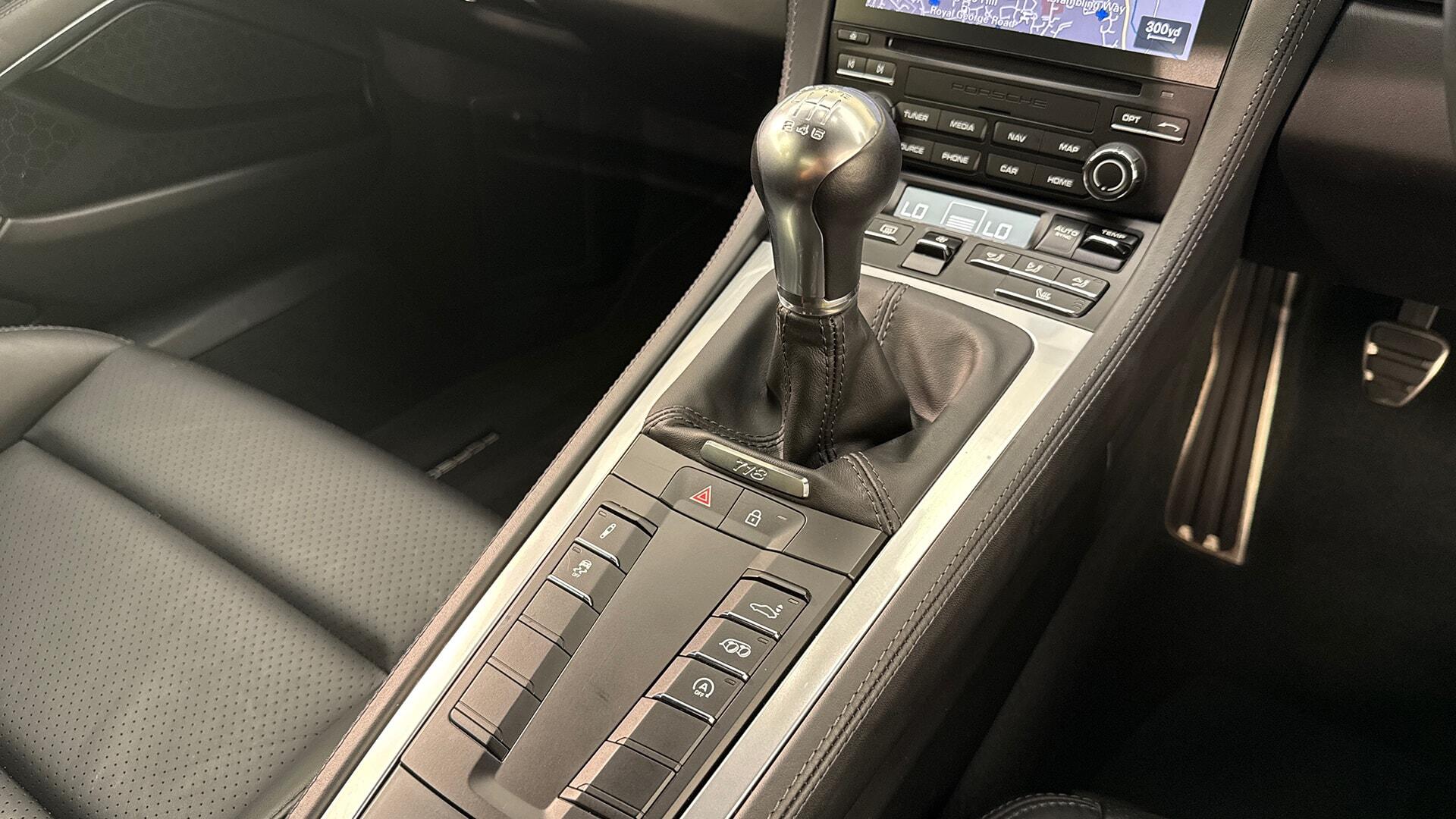 Porsche Cayman view 12