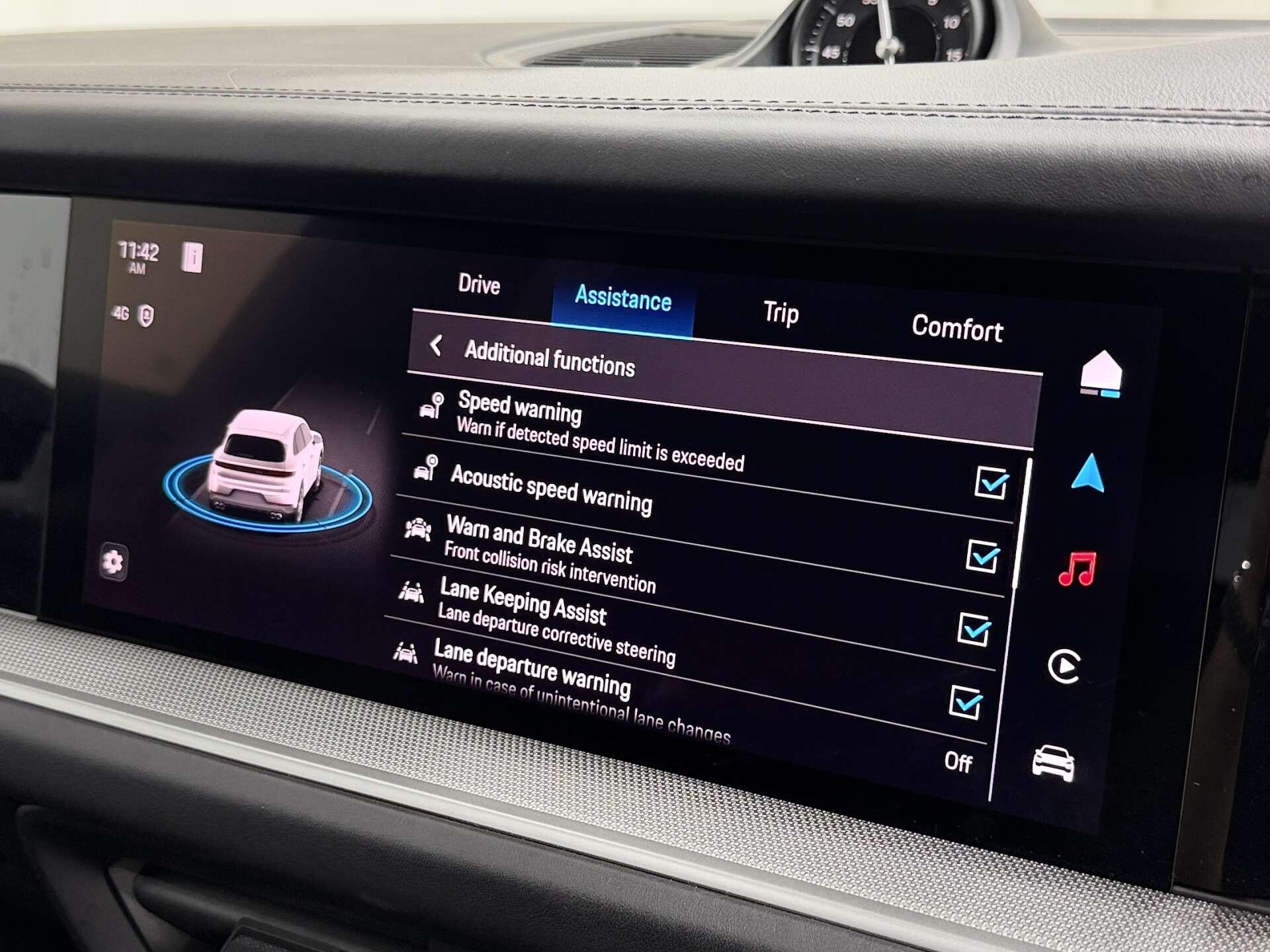 Porsche Cayenne view 60