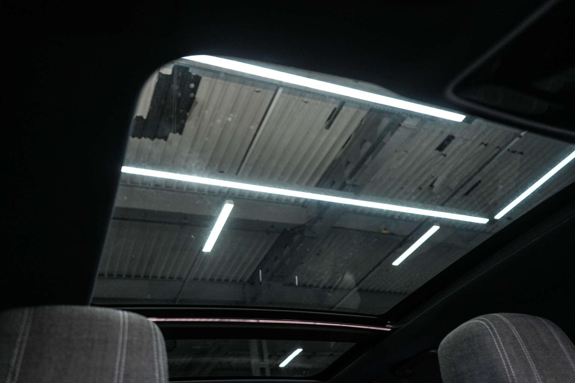 Land Rover Range Rover Velar view 29