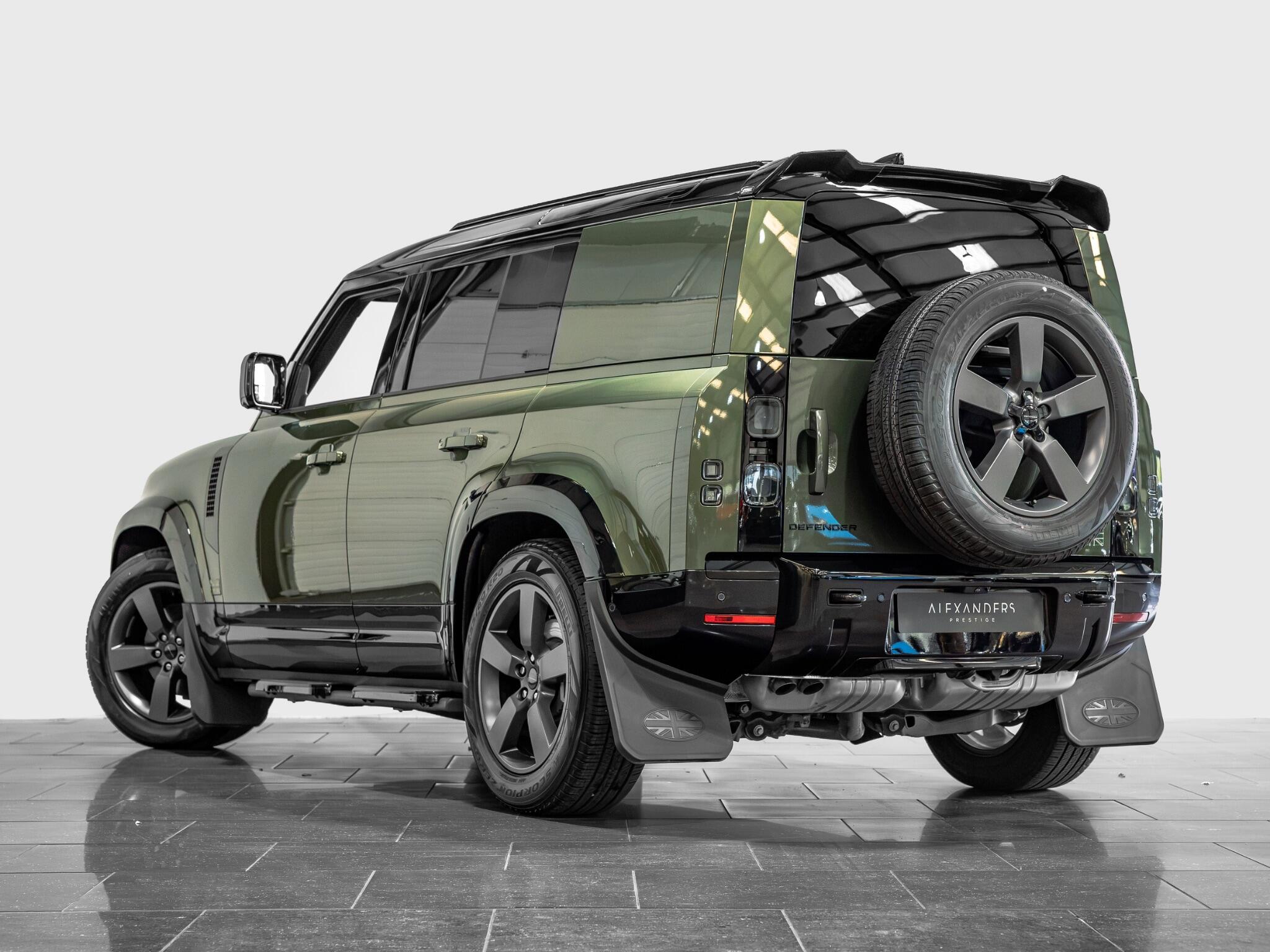 Land Rover Defender 110 view 8
