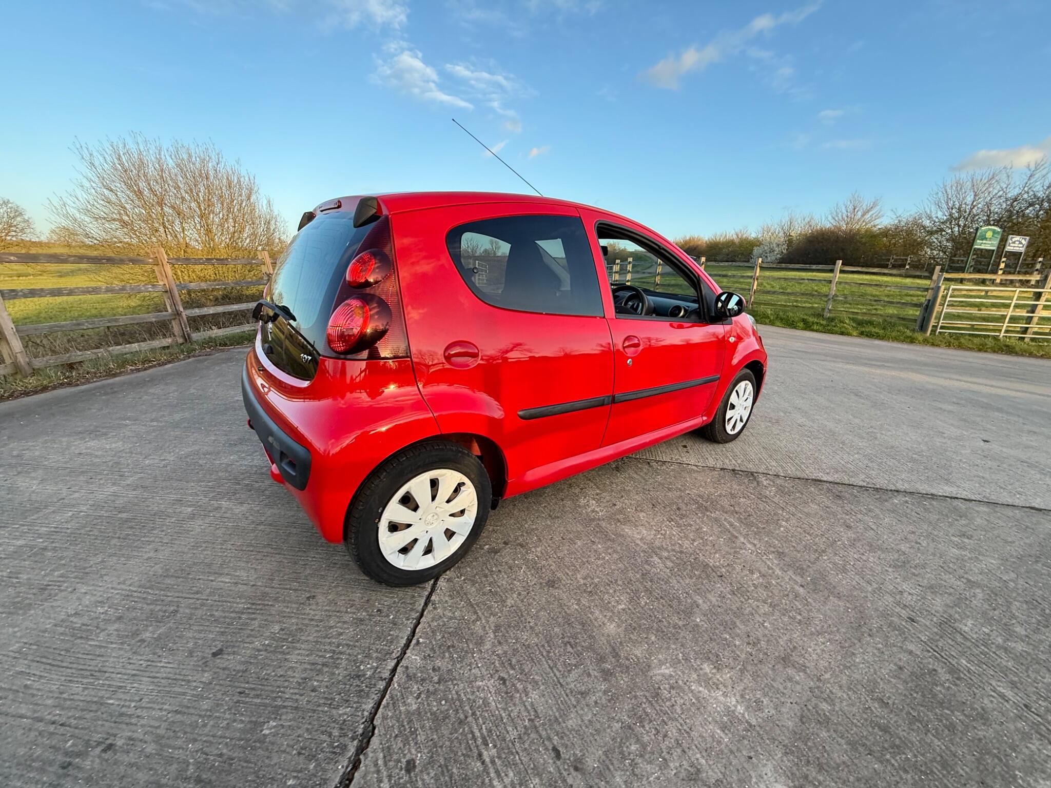 Peugeot 107 1.0 12V Active Euro 5 5dr — photo 43 of 86