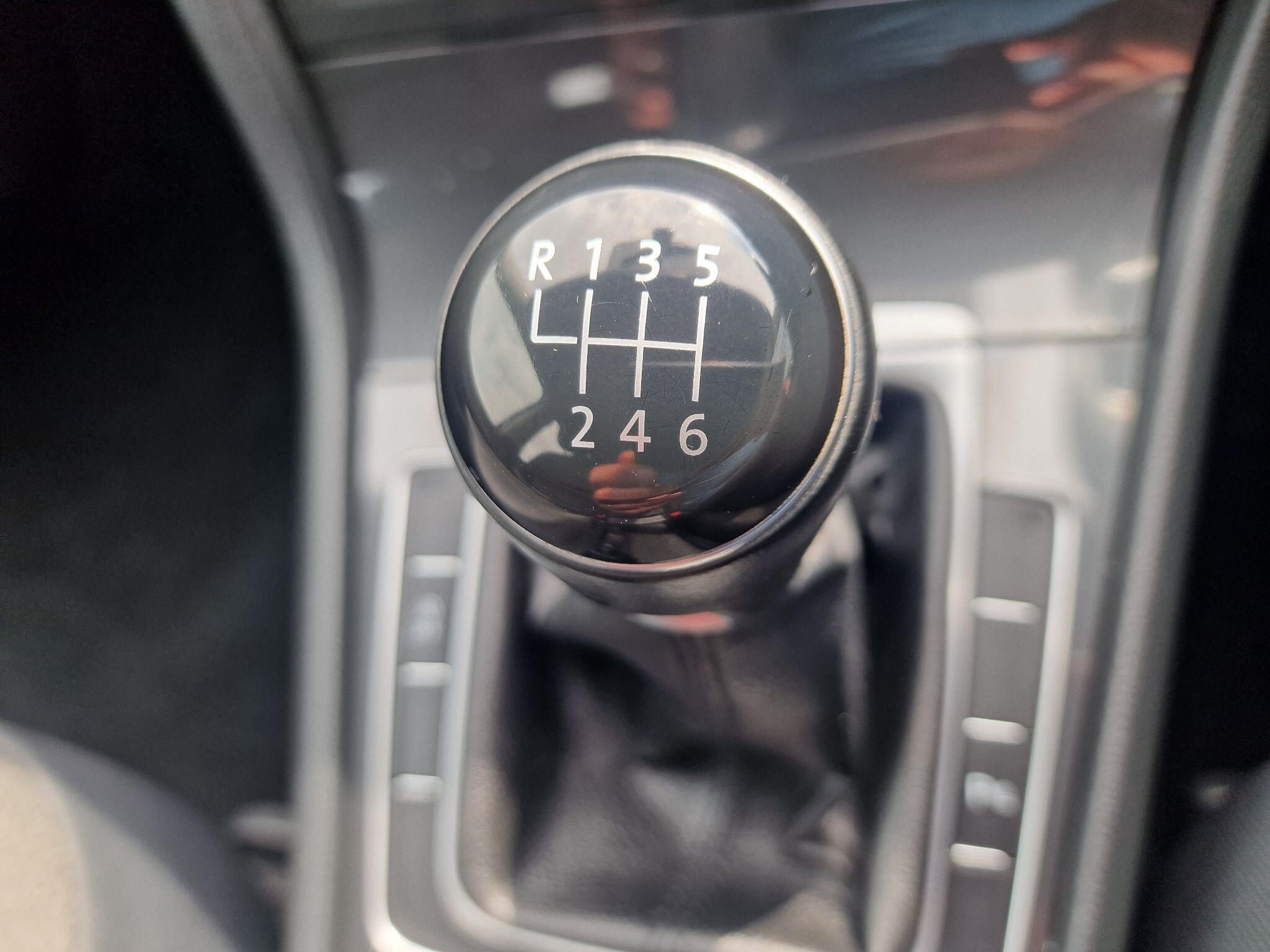 Volkswagen Golf view 23