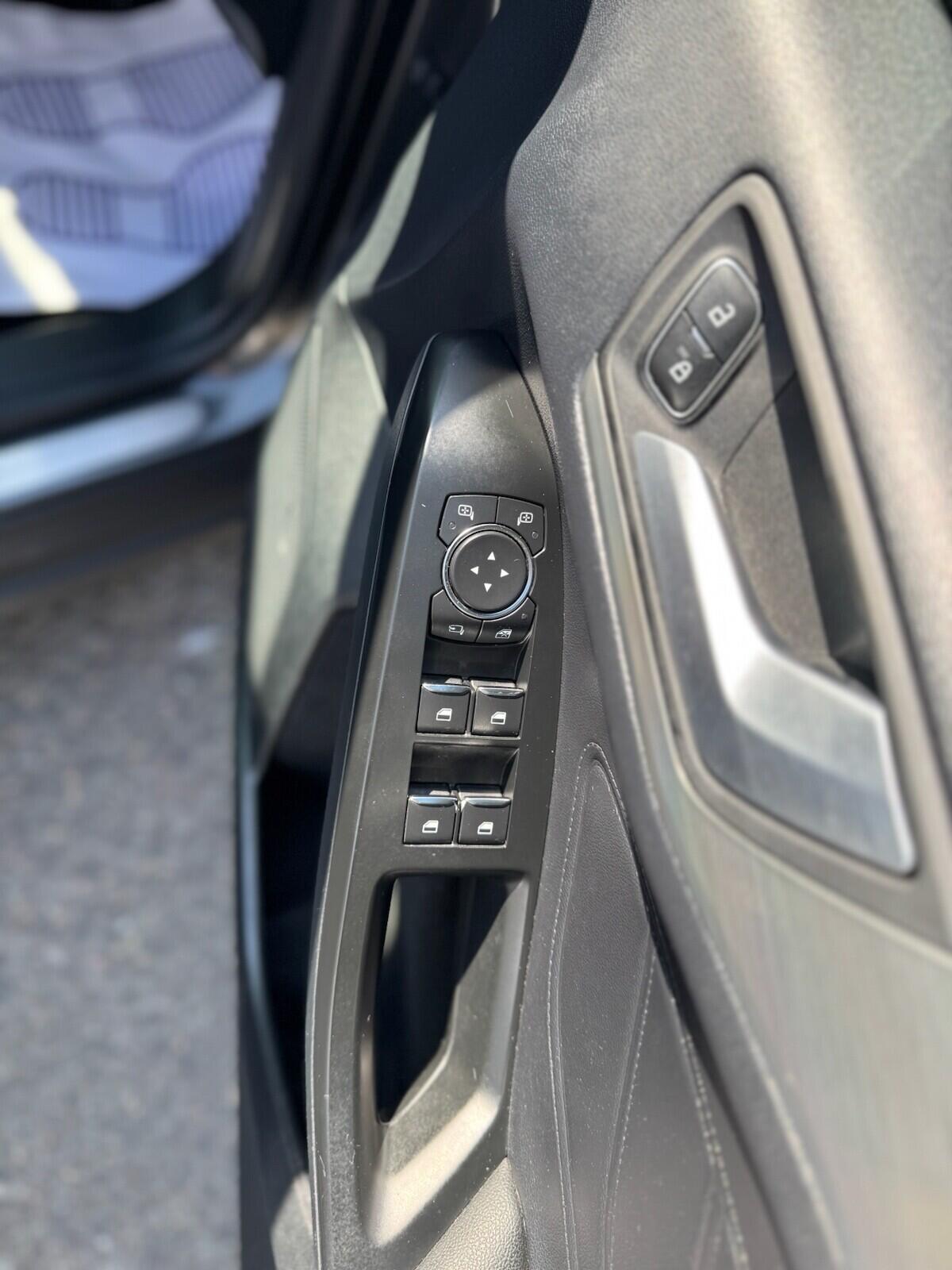 Ford Focus view 20