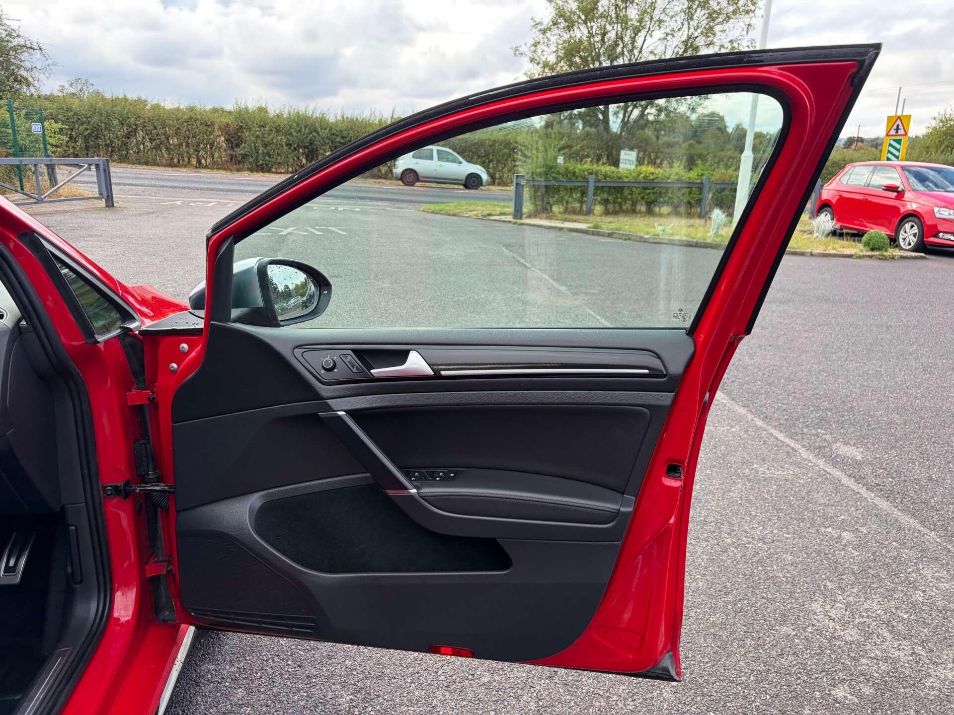 Volkswagen Golf view 32