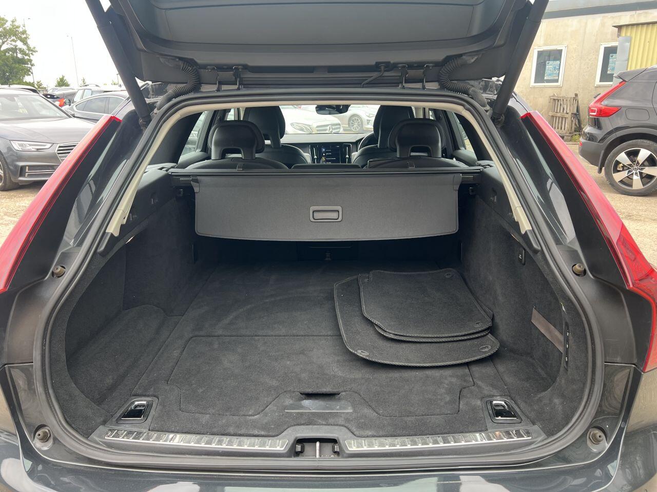 Volvo V90 view 9